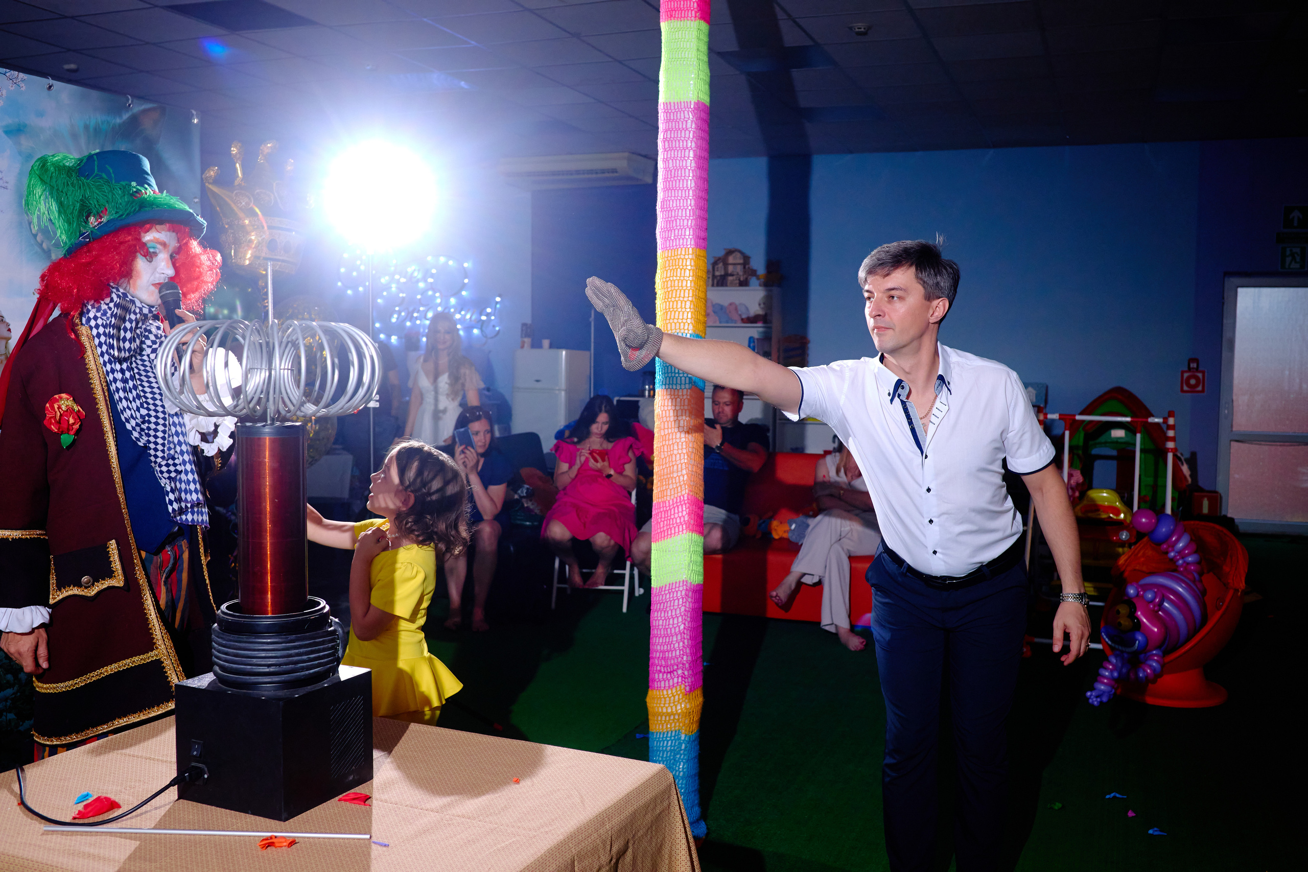 День рождения в детской комнате. Фотограф Выпускные альбомы Таганрог Сергей Коробченко