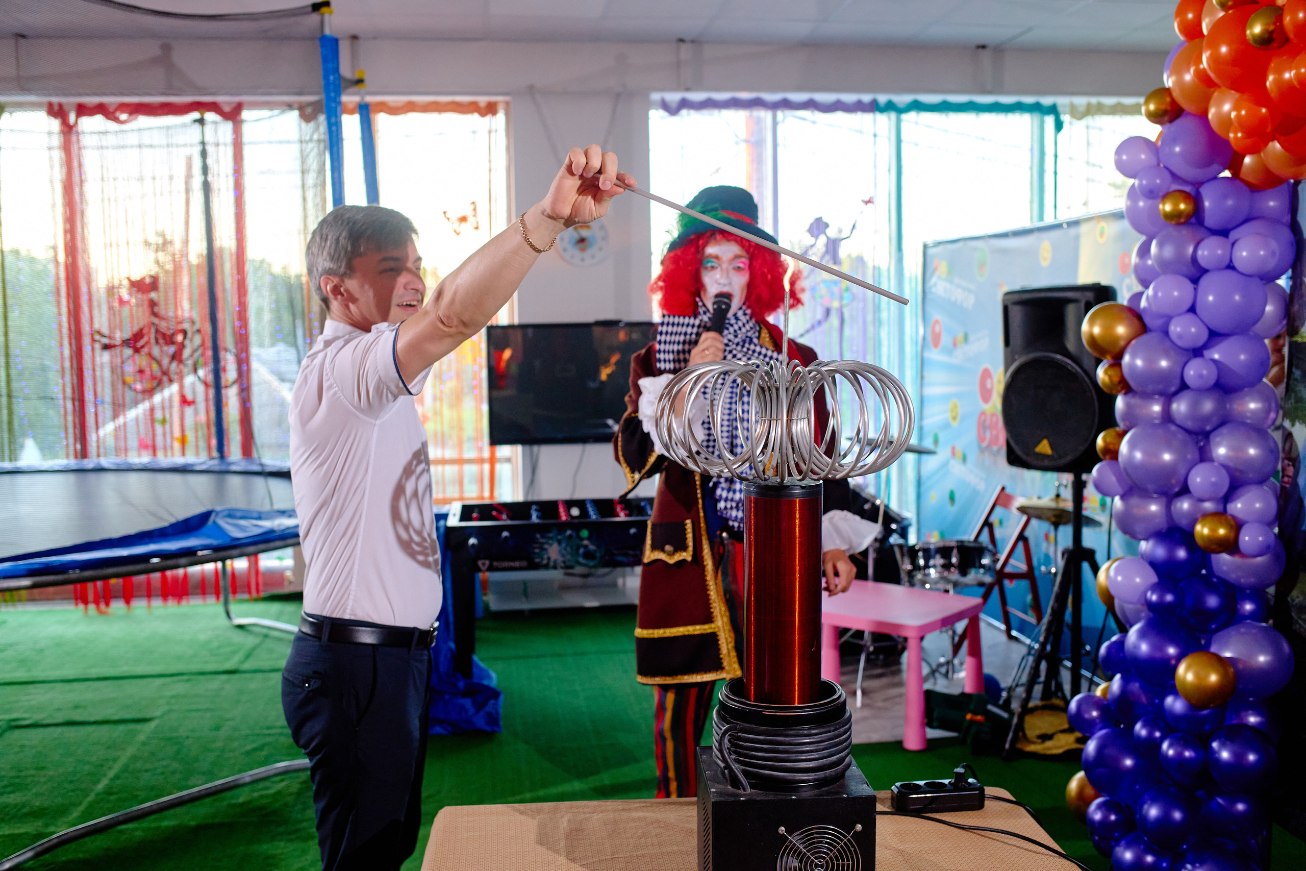 День рождения в детской комнате. Фотограф Выпускные альбомы Таганрог Сергей Коробченко