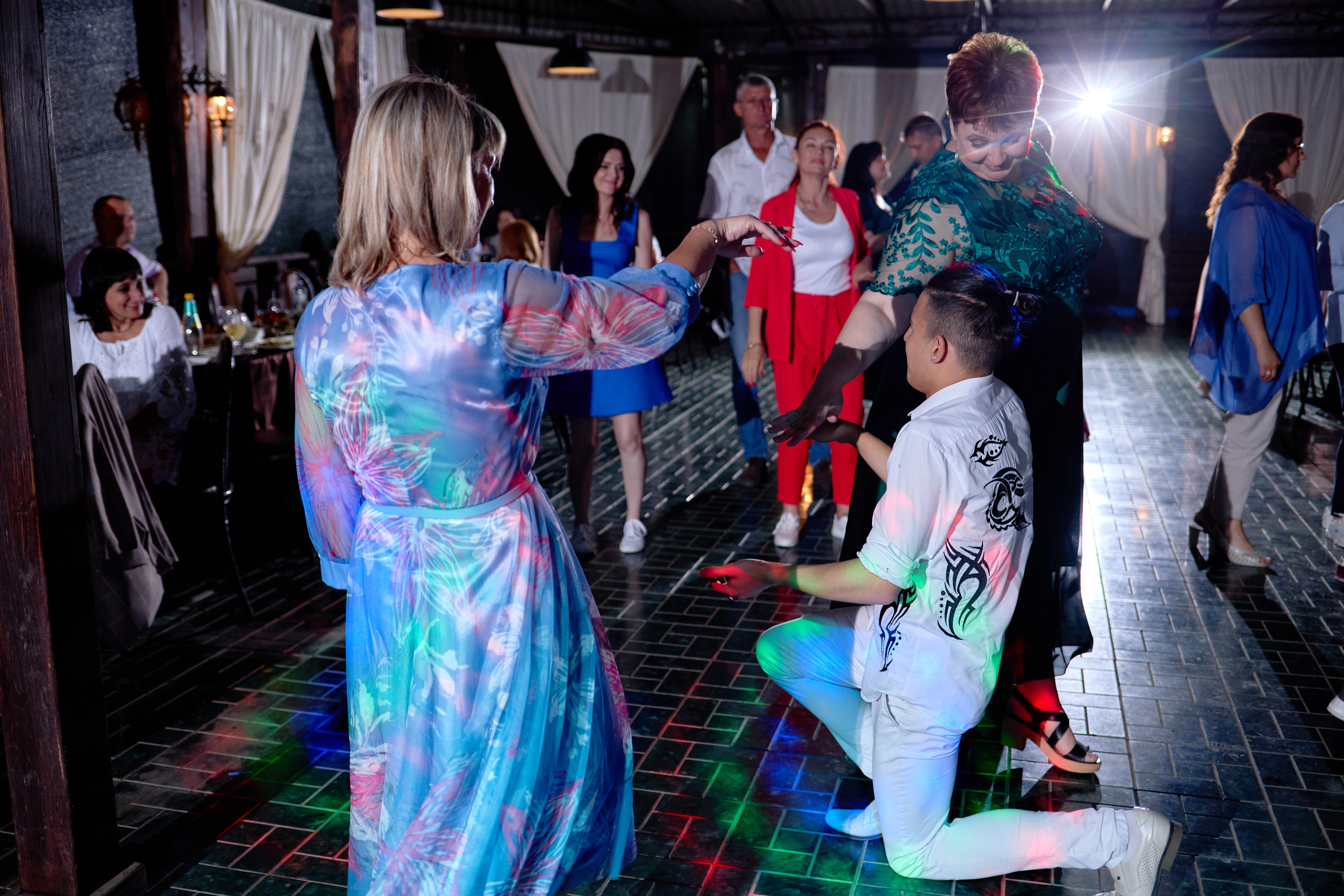 Фотограф на выпускной. Фотограф Выпускные альбомы Таганрог Сергей Коробченко