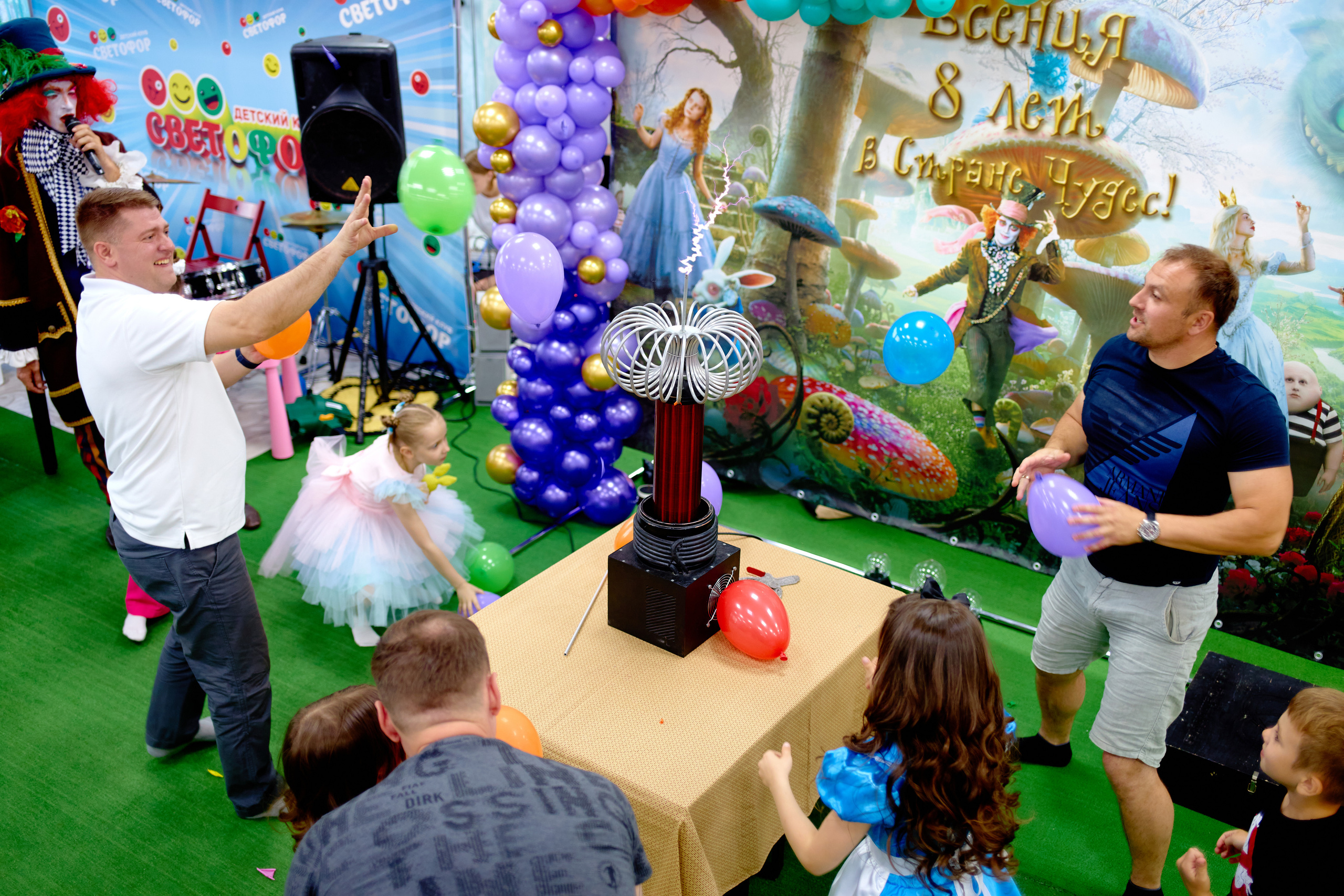 День рождения в детской комнате. Фотограф Выпускные альбомы Таганрог Сергей Коробченко