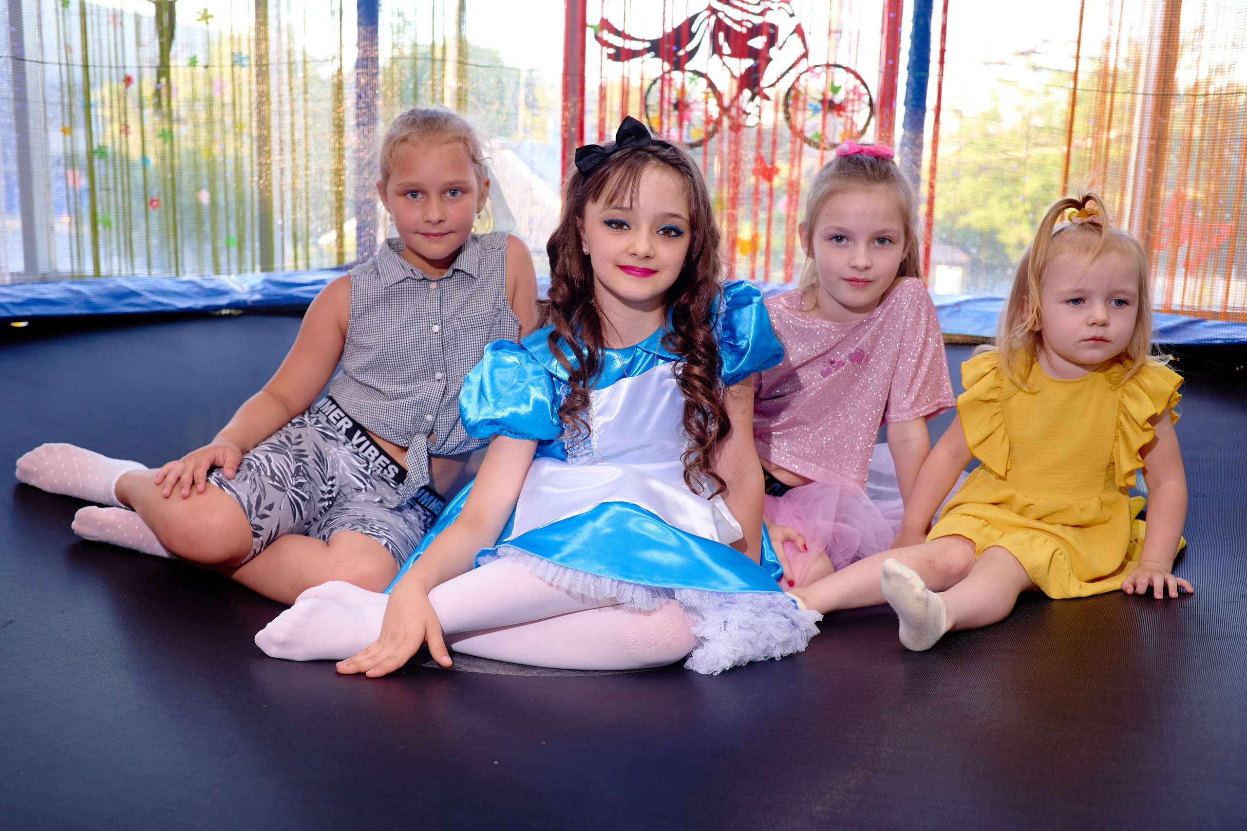 День рождения в детской комнате. Фотограф Выпускные альбомы Таганрог Сергей Коробченко