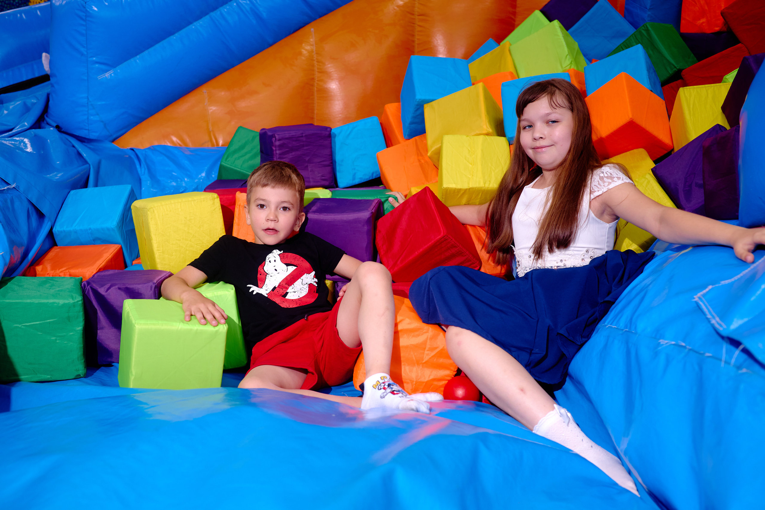 День рождения в детской комнате. Фотограф Выпускные альбомы Таганрог Сергей Коробченко