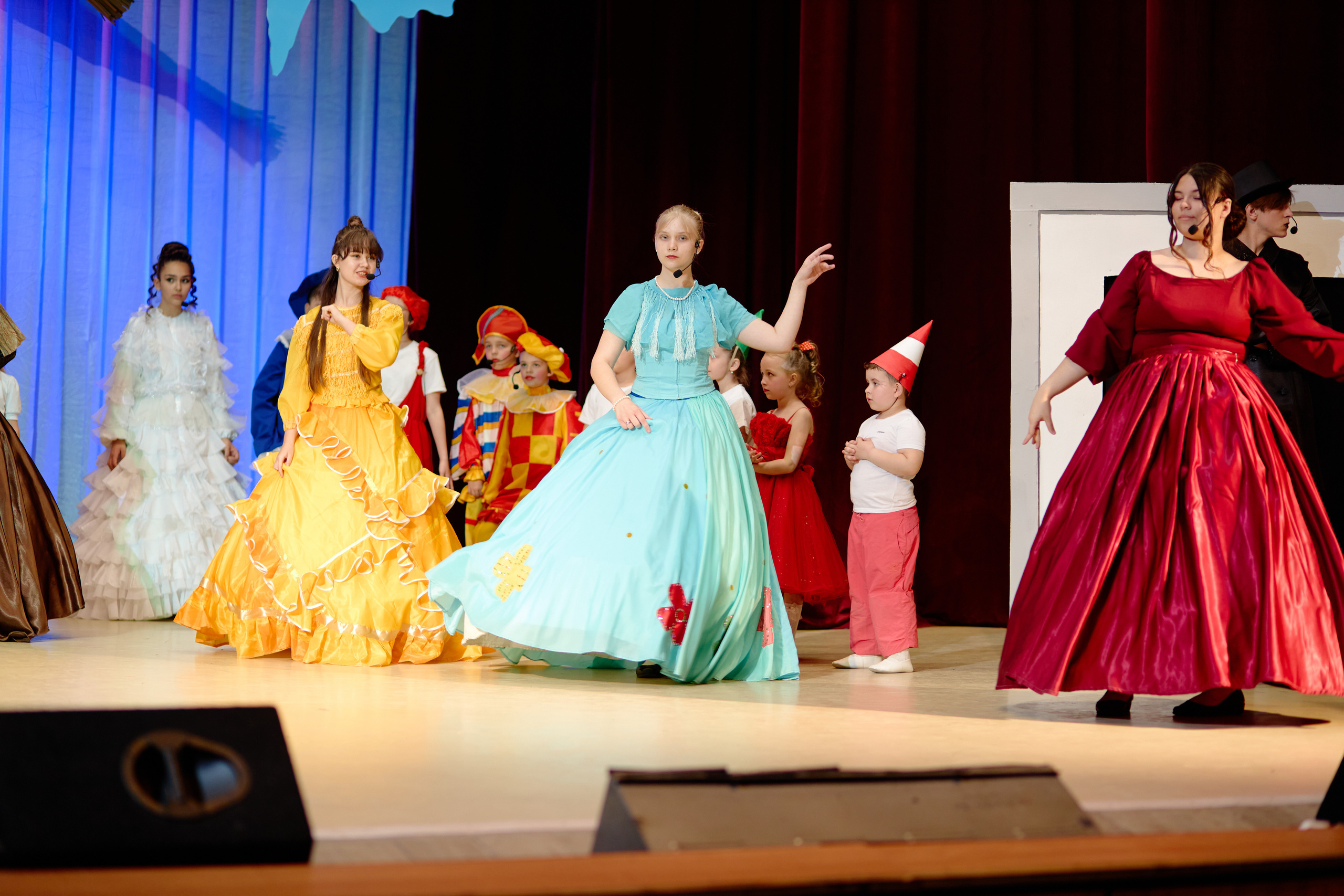 Краски. Фотограф Выпускные альбомы Таганрог Сергей Коробченко