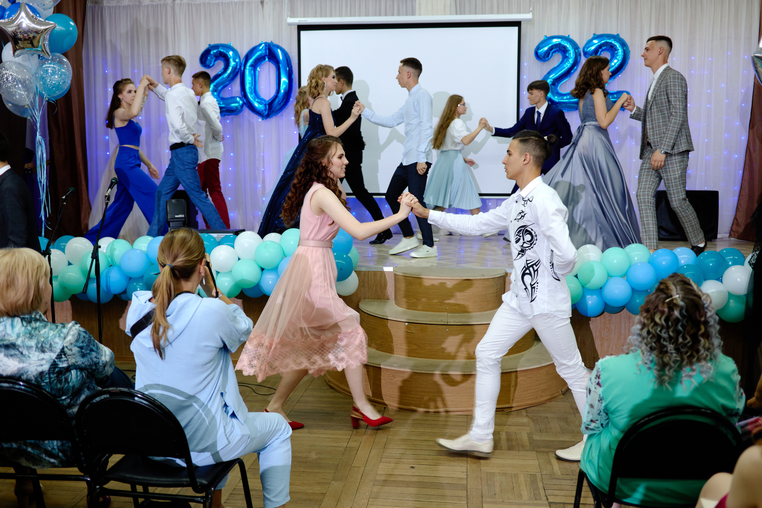 Фотограф на выпускной. Фотограф Выпускные альбомы Таганрог Сергей Коробченко