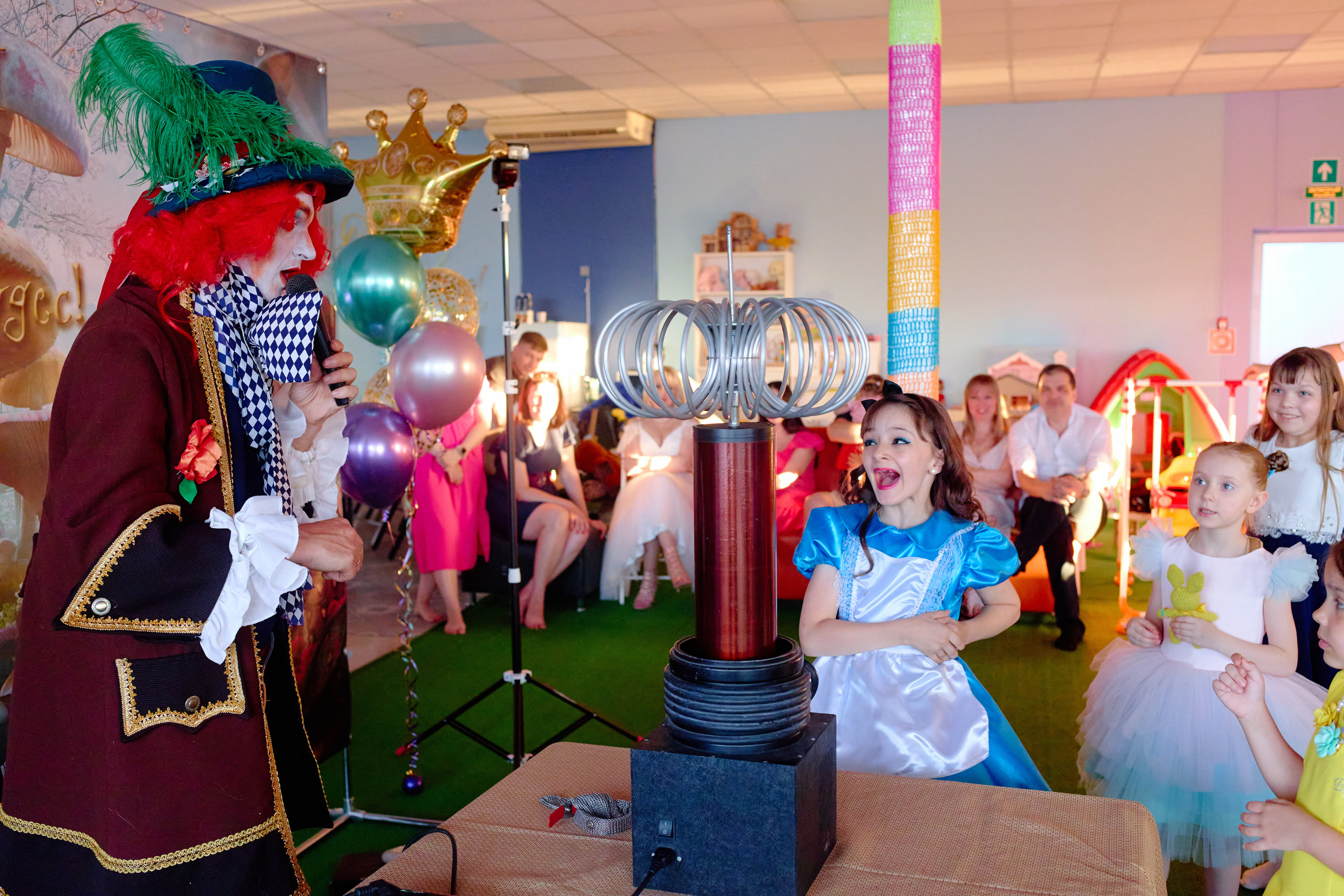 День рождения в детской комнате. Фотограф Выпускные альбомы Таганрог Сергей Коробченко