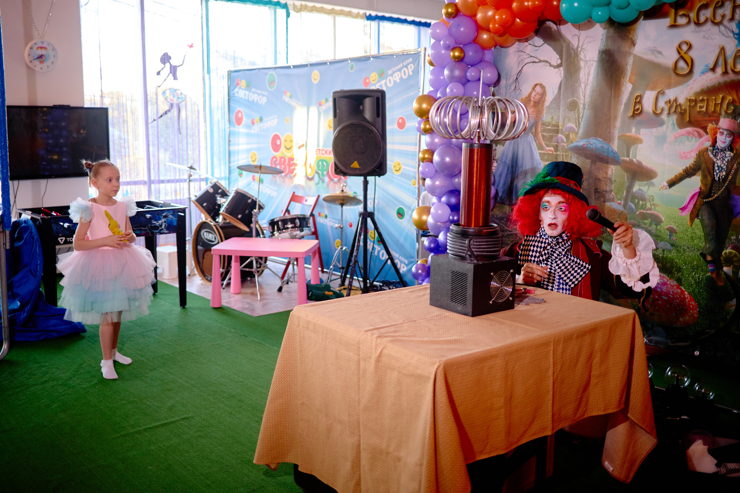 День рождения в детской комнате. Фотограф Выпускные альбомы Таганрог Сергей Коробченко