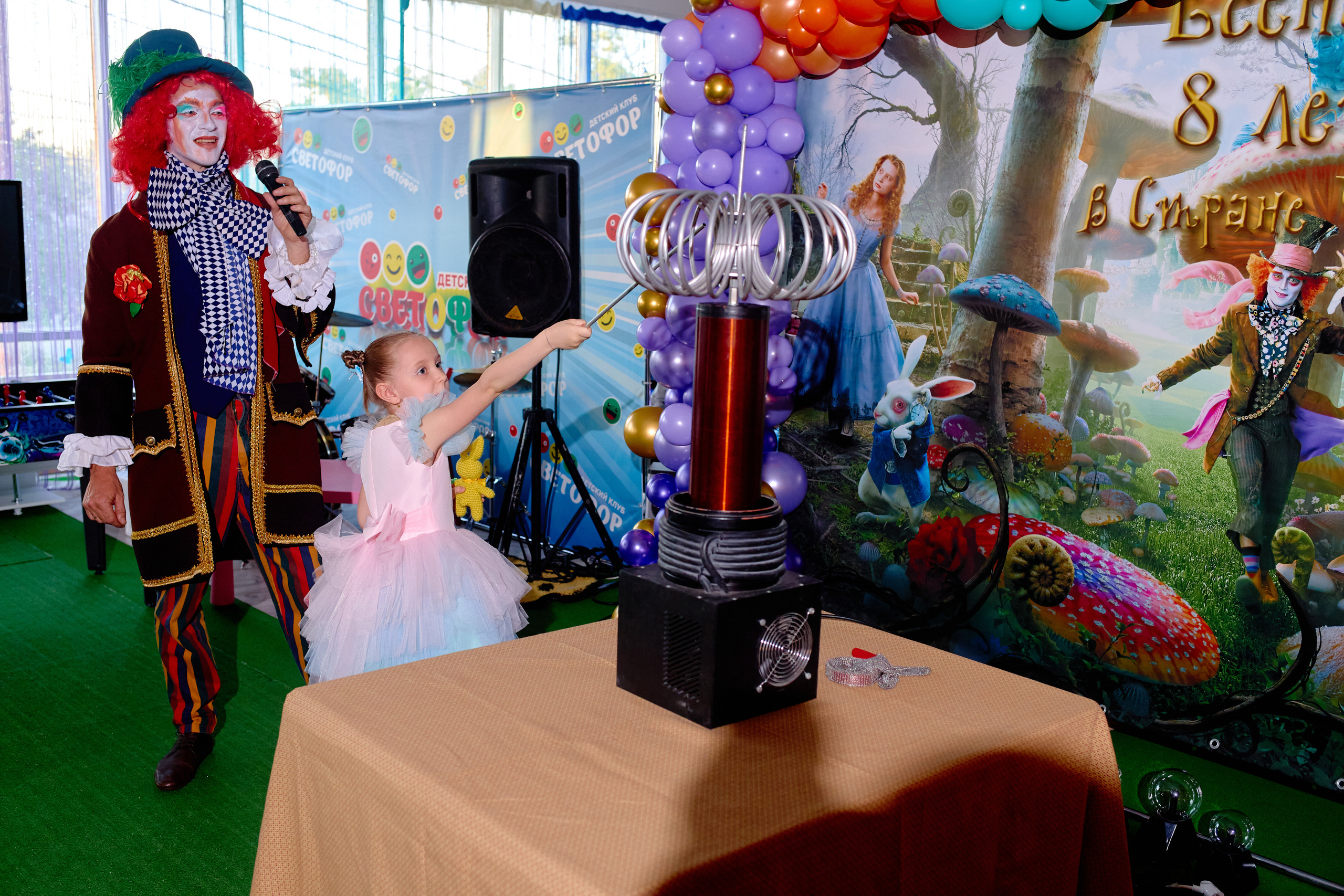 День рождения в детской комнате. Фотограф Выпускные альбомы Таганрог Сергей Коробченко