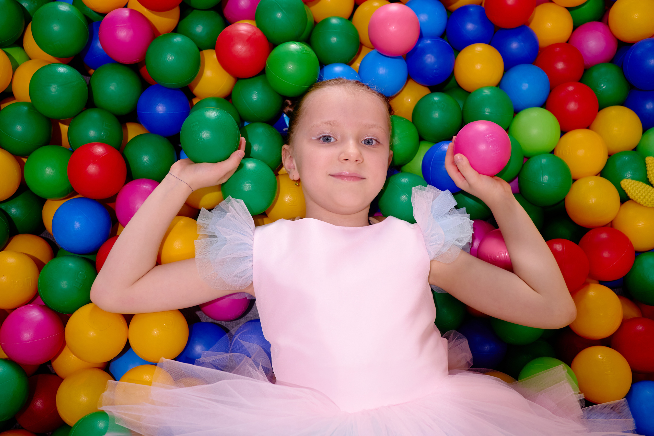 День рождения в детской комнате. Фотограф Выпускные альбомы Таганрог Сергей Коробченко