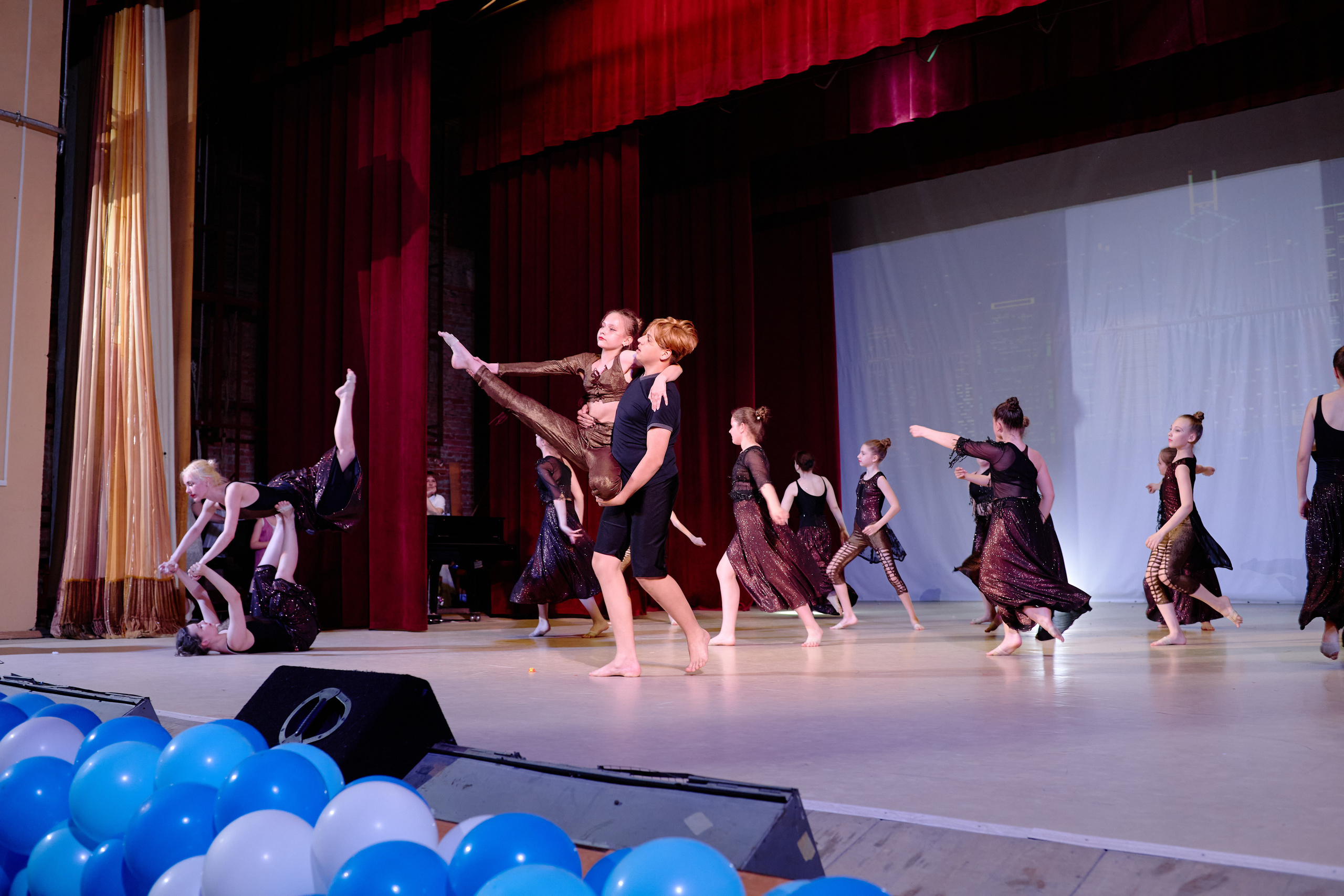 Аврора. Фотограф Выпускные альбомы Таганрог Сергей Коробченко