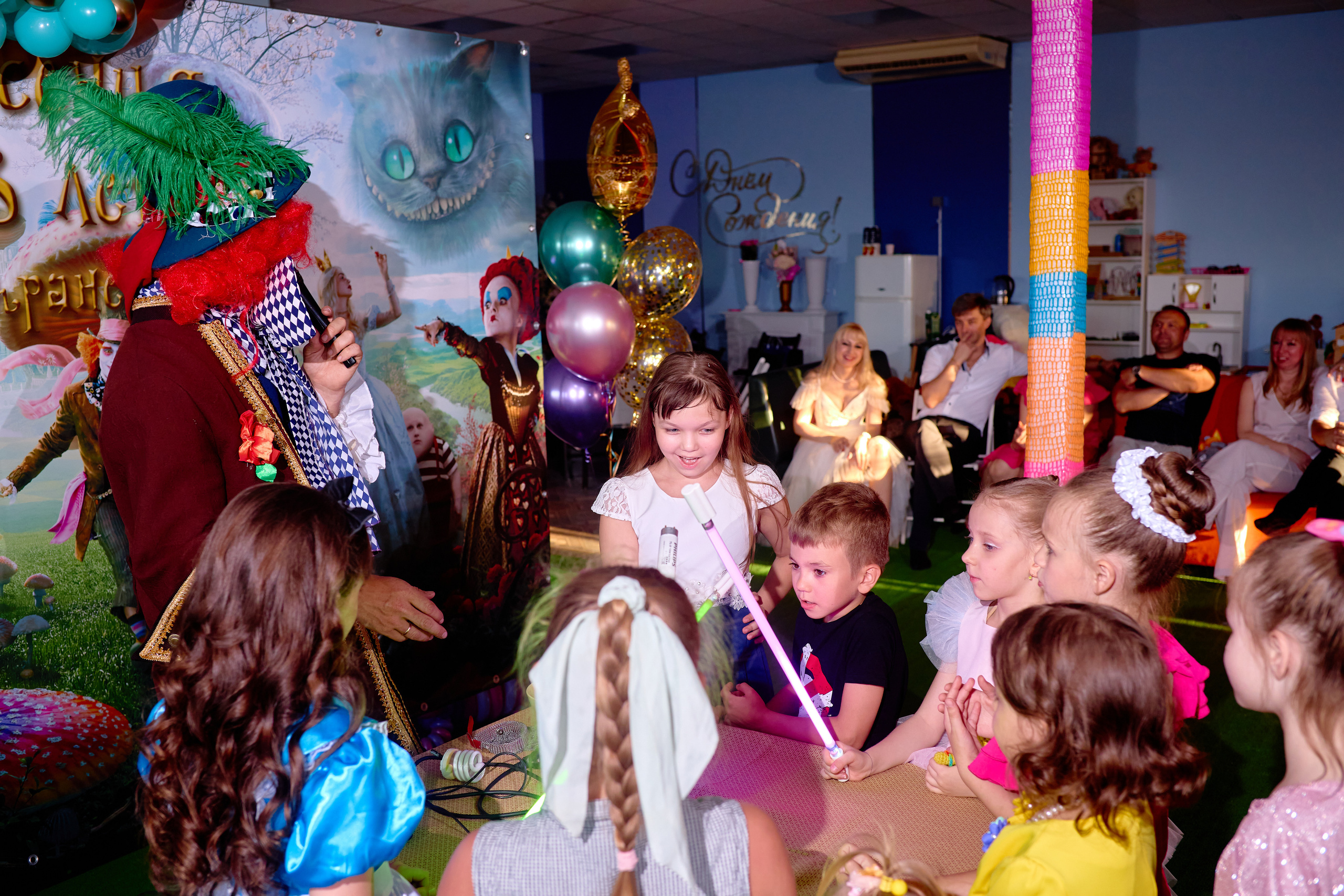 День рождения в детской комнате. Фотограф Выпускные альбомы Таганрог Сергей Коробченко