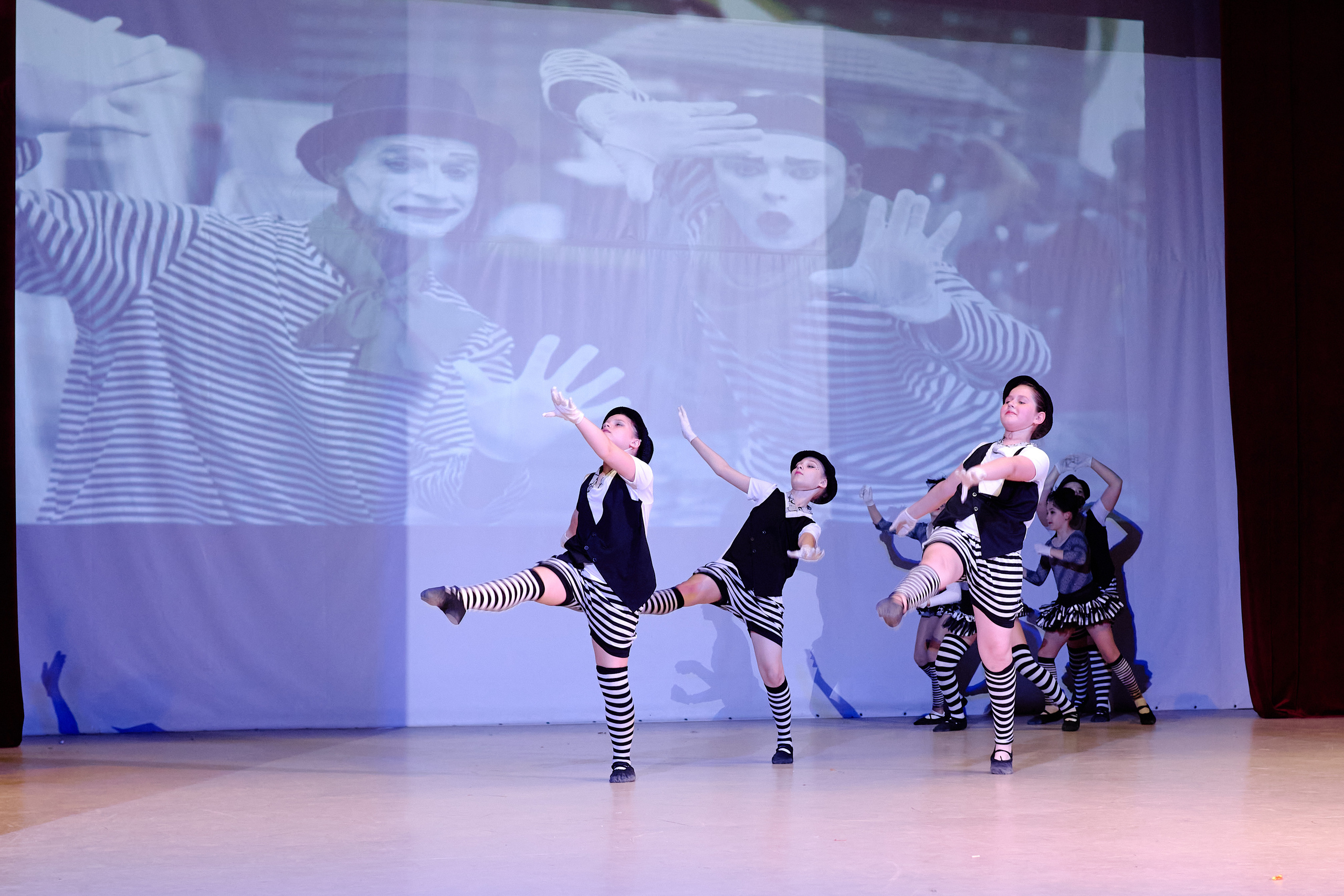 Аврора. Фотограф Выпускные альбомы Таганрог Сергей Коробченко