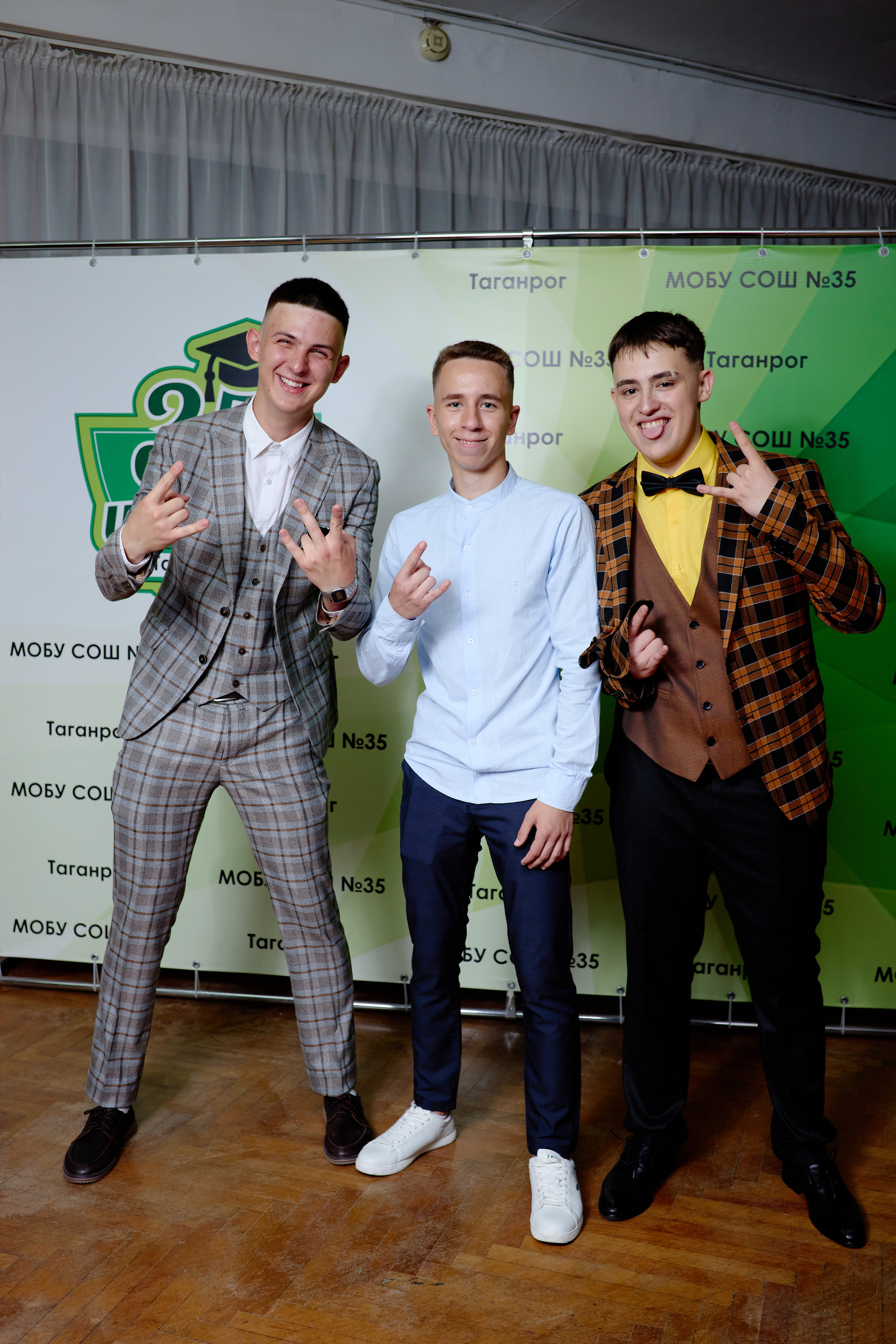 Фотограф на выпускной. Фотограф Выпускные альбомы Таганрог Сергей Коробченко