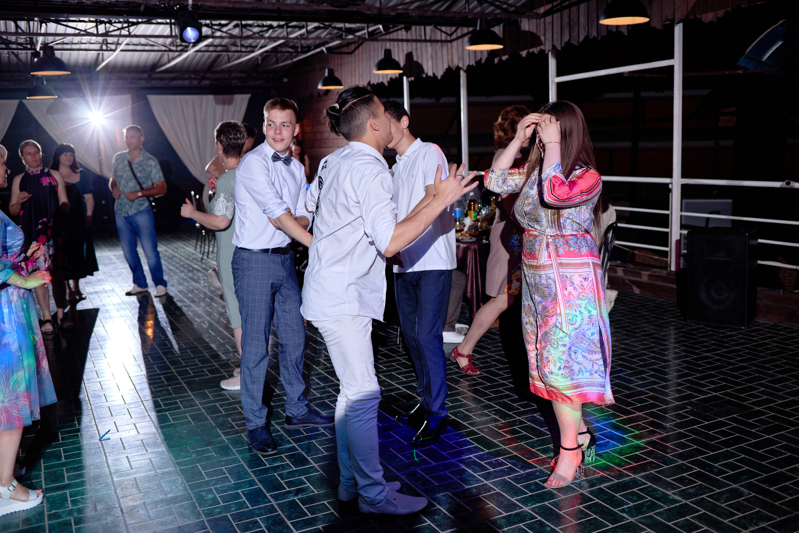 Фотограф на выпускной. Фотограф Выпускные альбомы Таганрог Сергей Коробченко