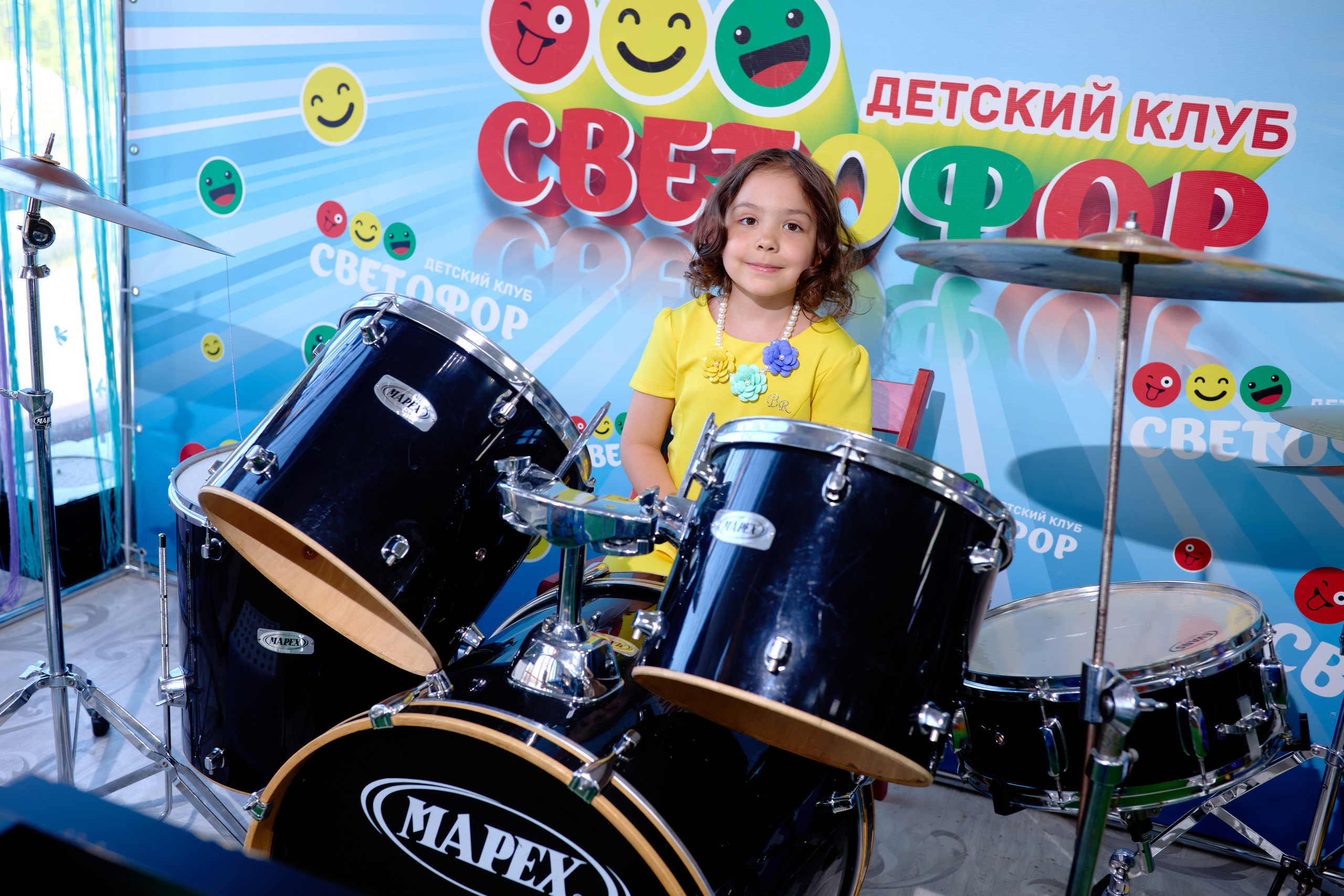 День рождения в детской комнате. Фотограф Выпускные альбомы Таганрог Сергей Коробченко