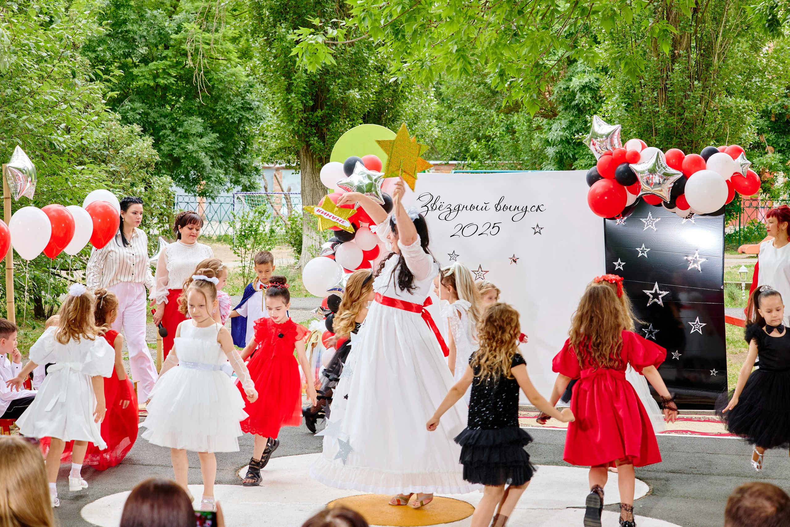 Выпускной 45 сад. Фотограф Выпускные альбомы Таганрог Сергей Коробченко