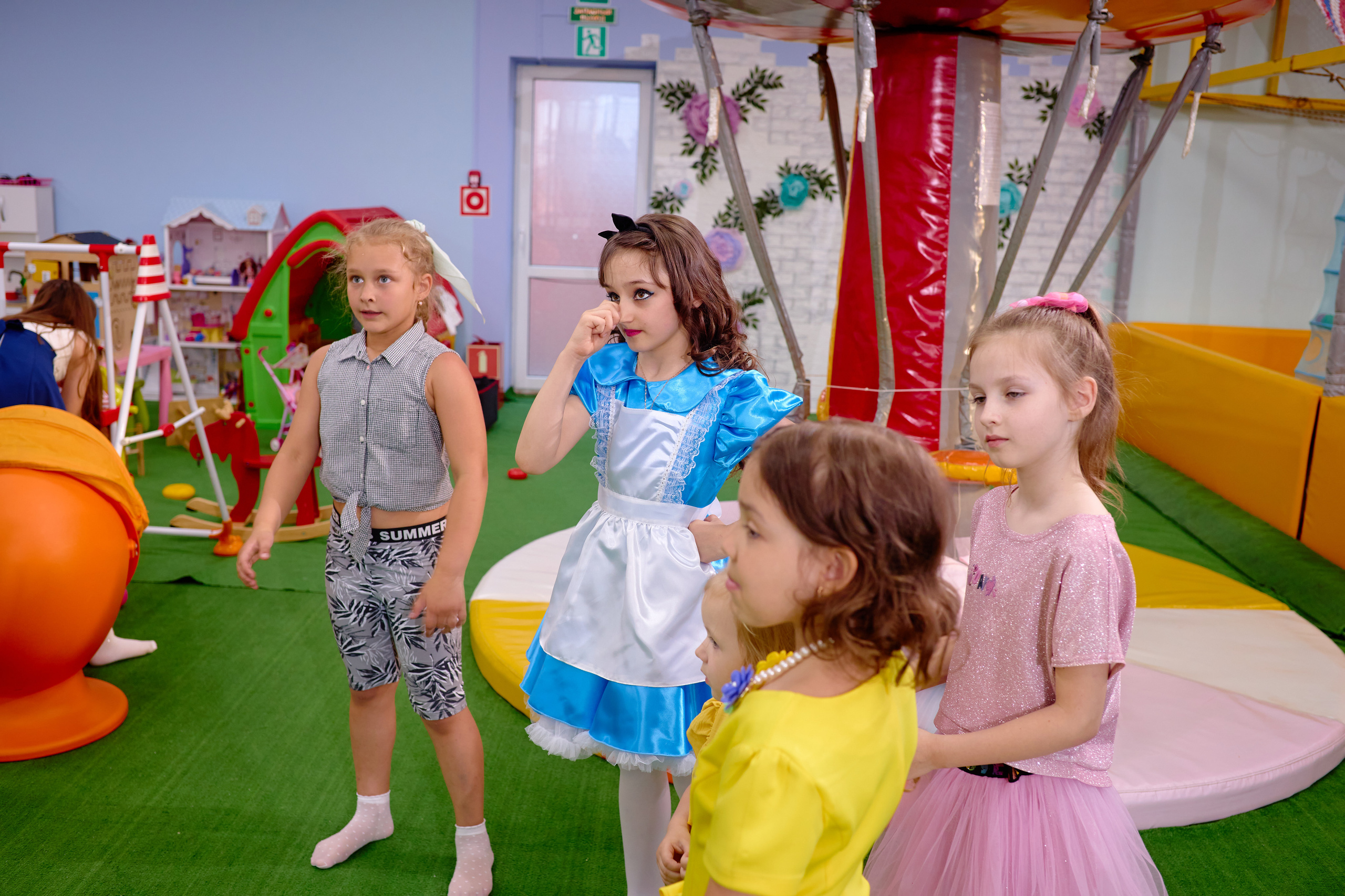 День рождения в детской комнате. Фотограф Выпускные альбомы Таганрог Сергей Коробченко