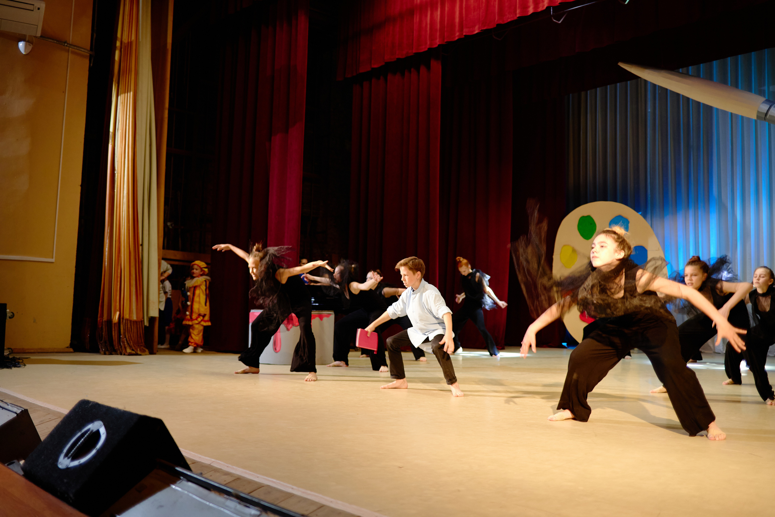 Краски. Фотограф Выпускные альбомы Таганрог Сергей Коробченко