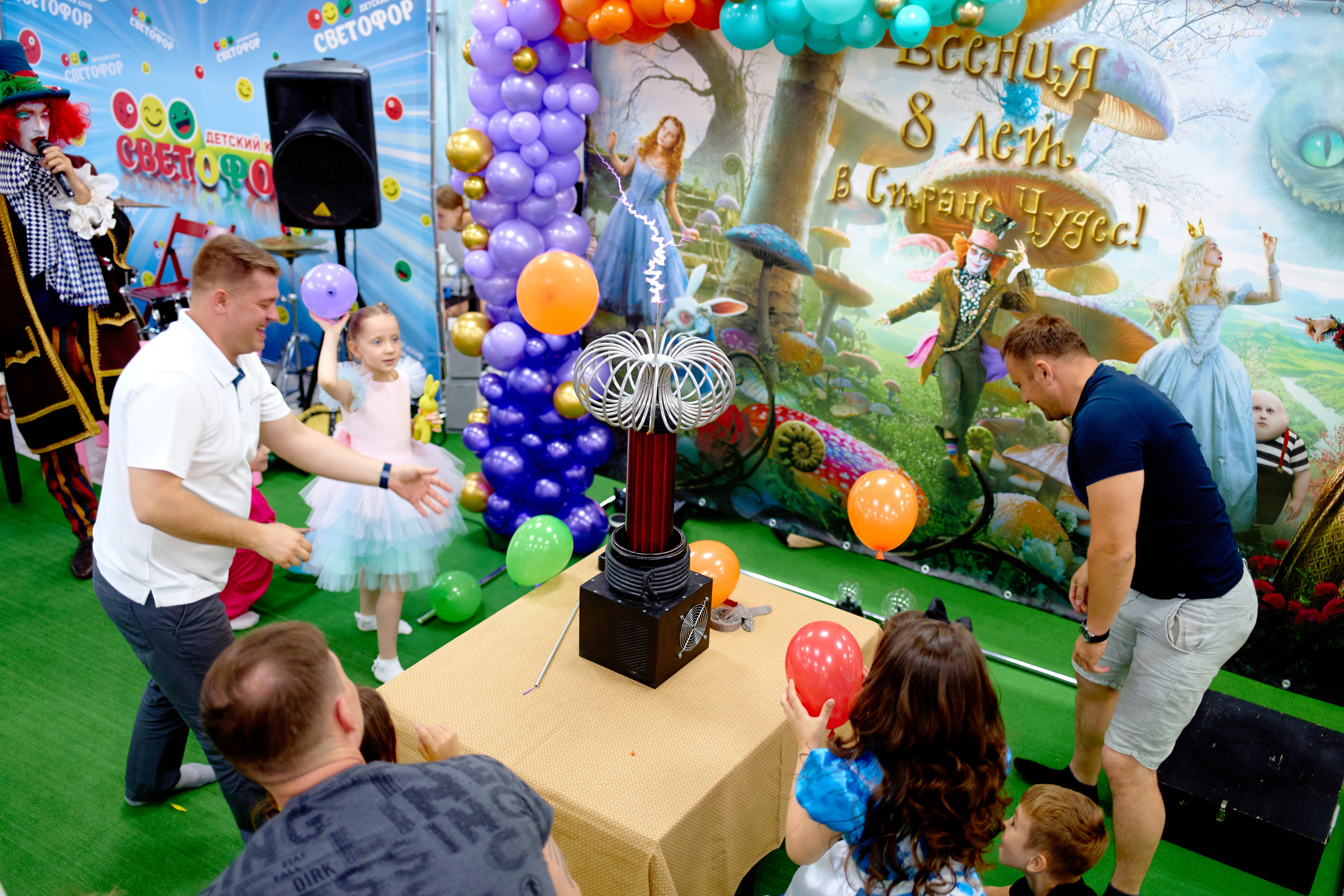 День рождения в детской комнате. Фотограф Выпускные альбомы Таганрог Сергей Коробченко