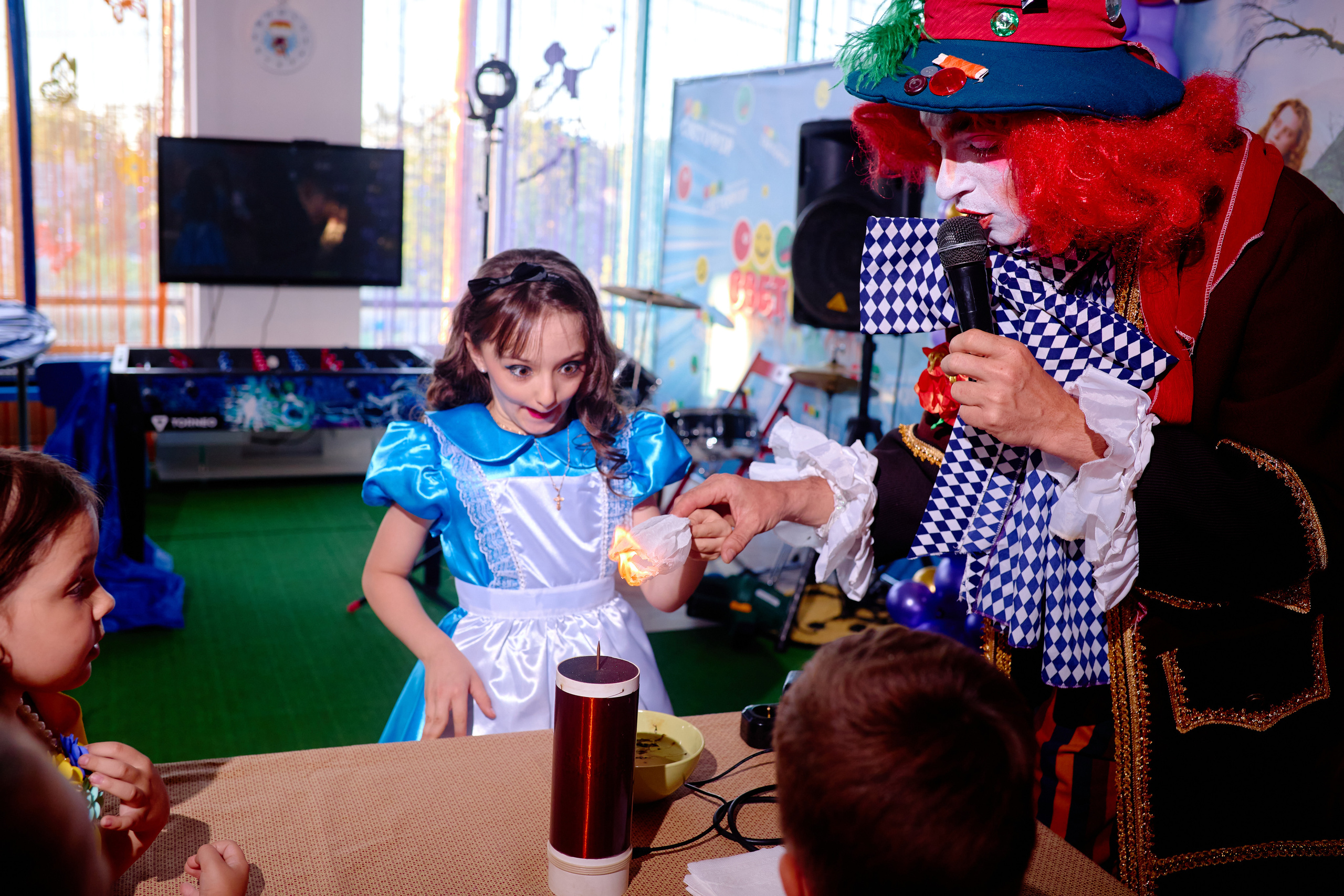 День рождения в детской комнате. Фотограф Выпускные альбомы Таганрог Сергей Коробченко