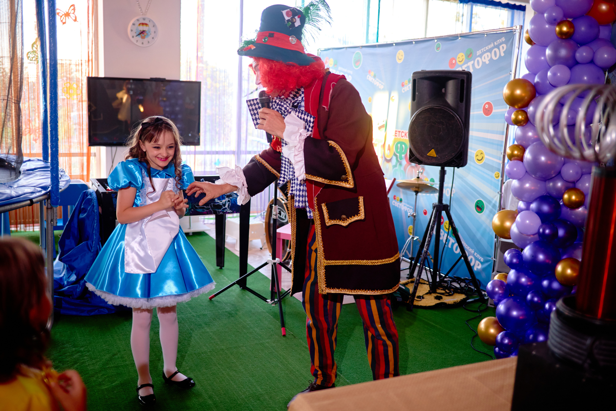 День рождения в детской комнате. Фотограф Выпускные альбомы Таганрог Сергей Коробченко