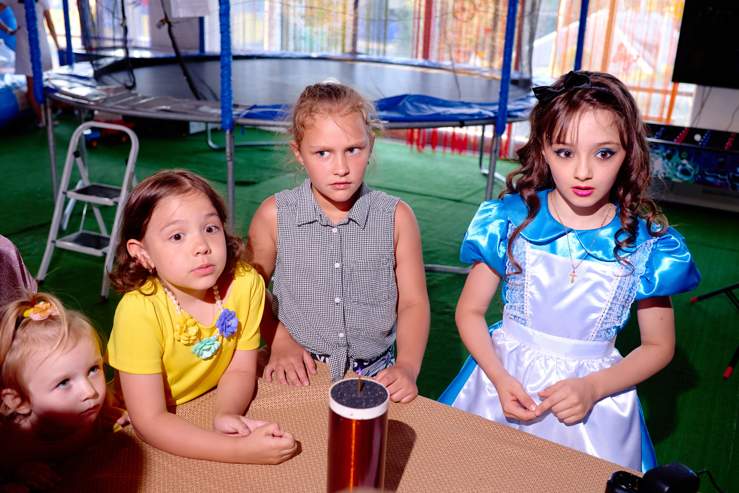 День рождения в детской комнате. Фотограф Выпускные альбомы Таганрог Сергей Коробченко