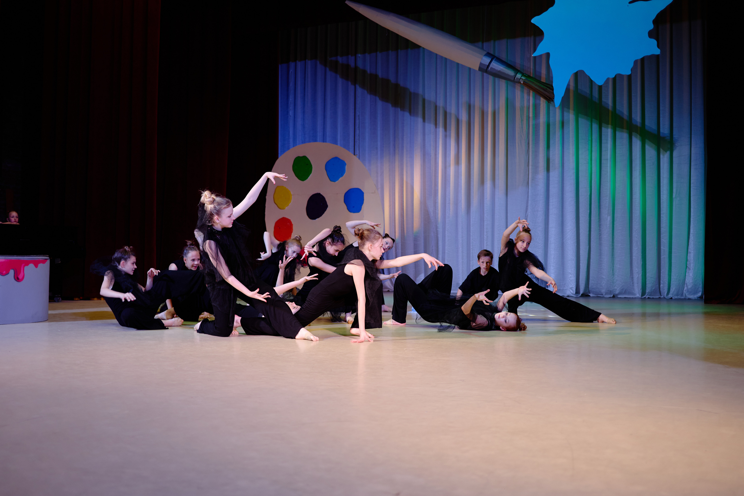 Краски. Фотограф Выпускные альбомы Таганрог Сергей Коробченко