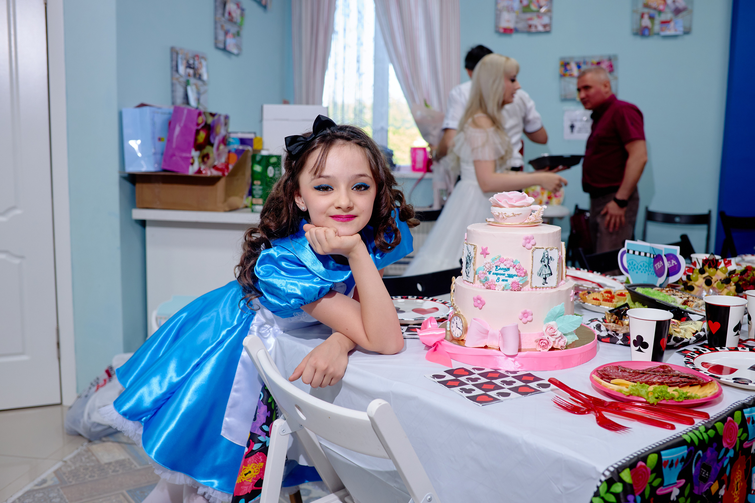 День рождения в детской комнате. Фотограф Выпускные альбомы Таганрог Сергей Коробченко