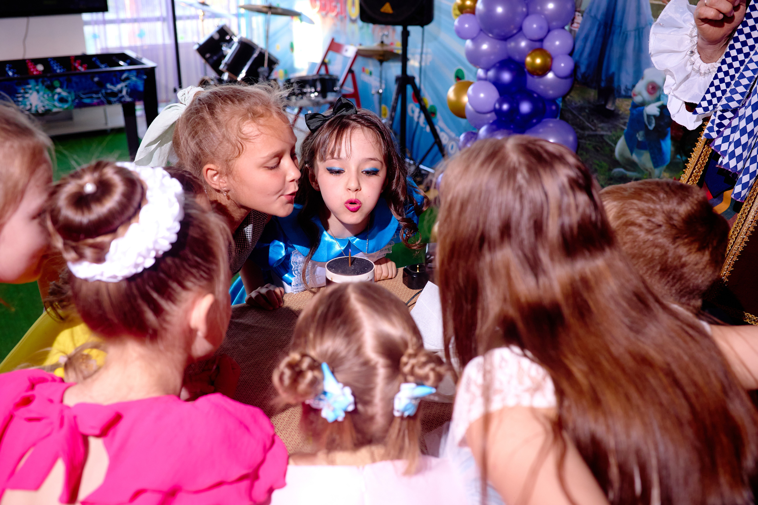 День рождения в детской комнате. Фотограф Выпускные альбомы Таганрог Сергей Коробченко