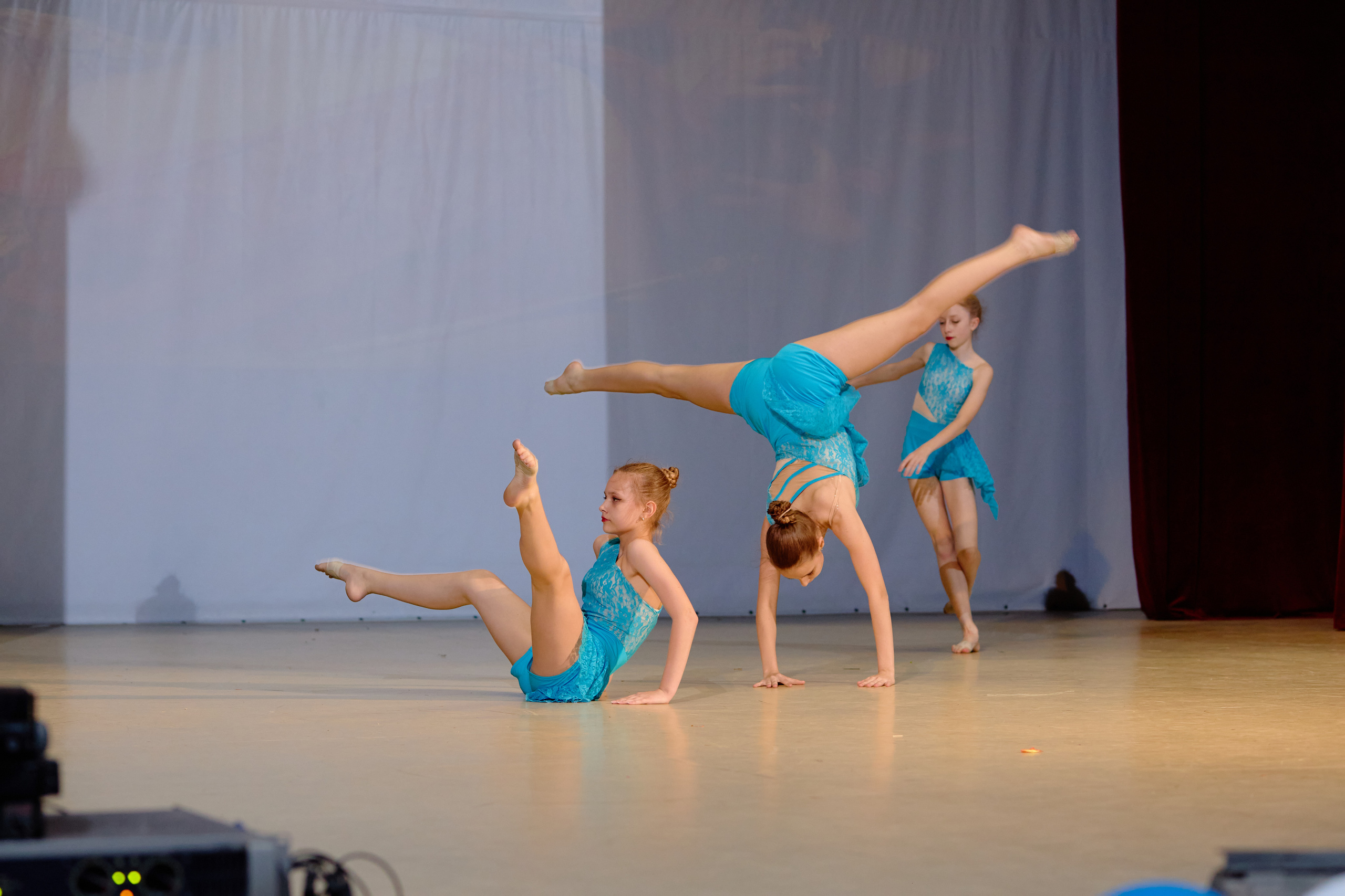 Аврора. Фотограф Выпускные альбомы Таганрог Сергей Коробченко