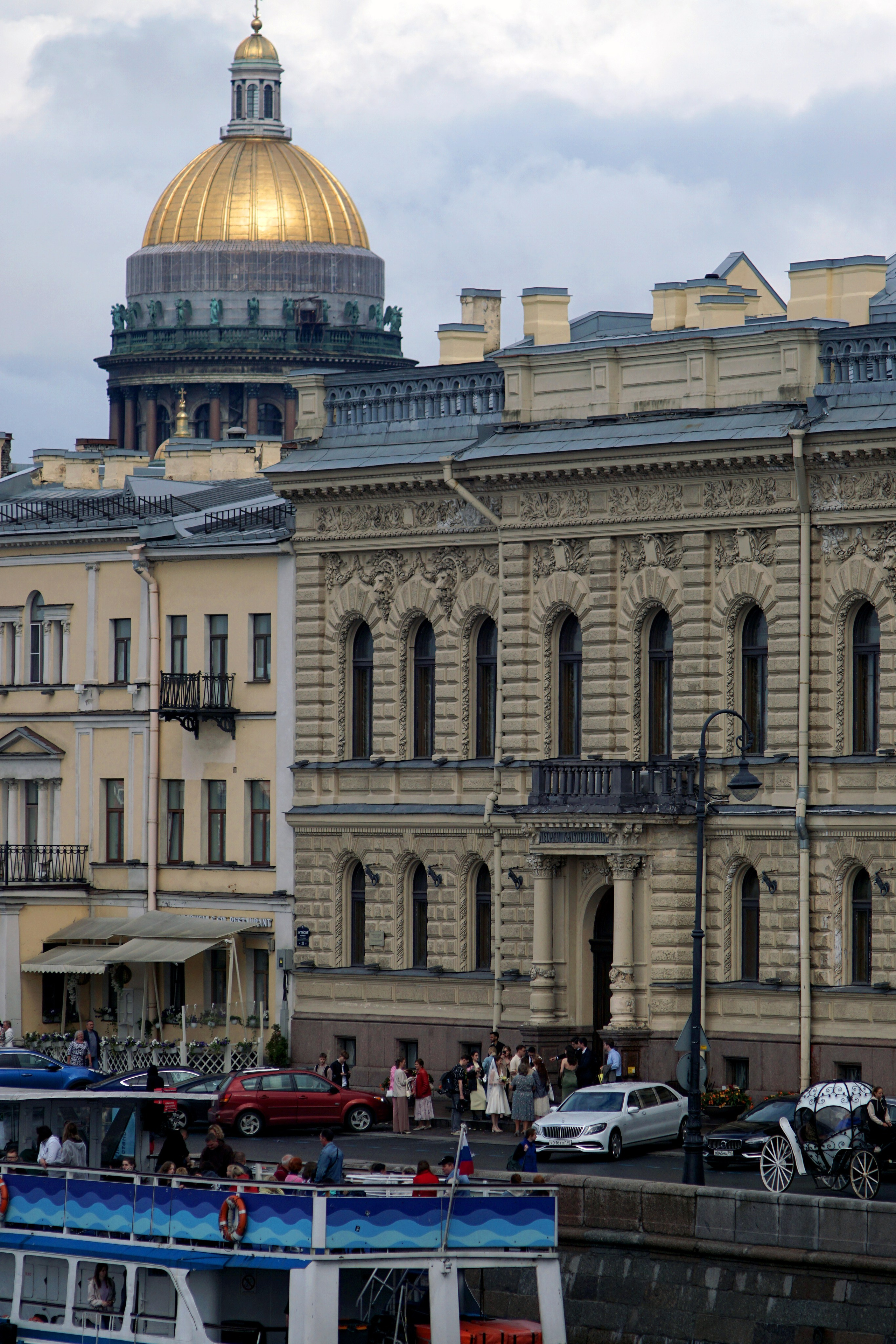 Свадебная фотосессия в отеле Хилтон. Свадебный фотограф Александр Невский в Санкт-Петербурге