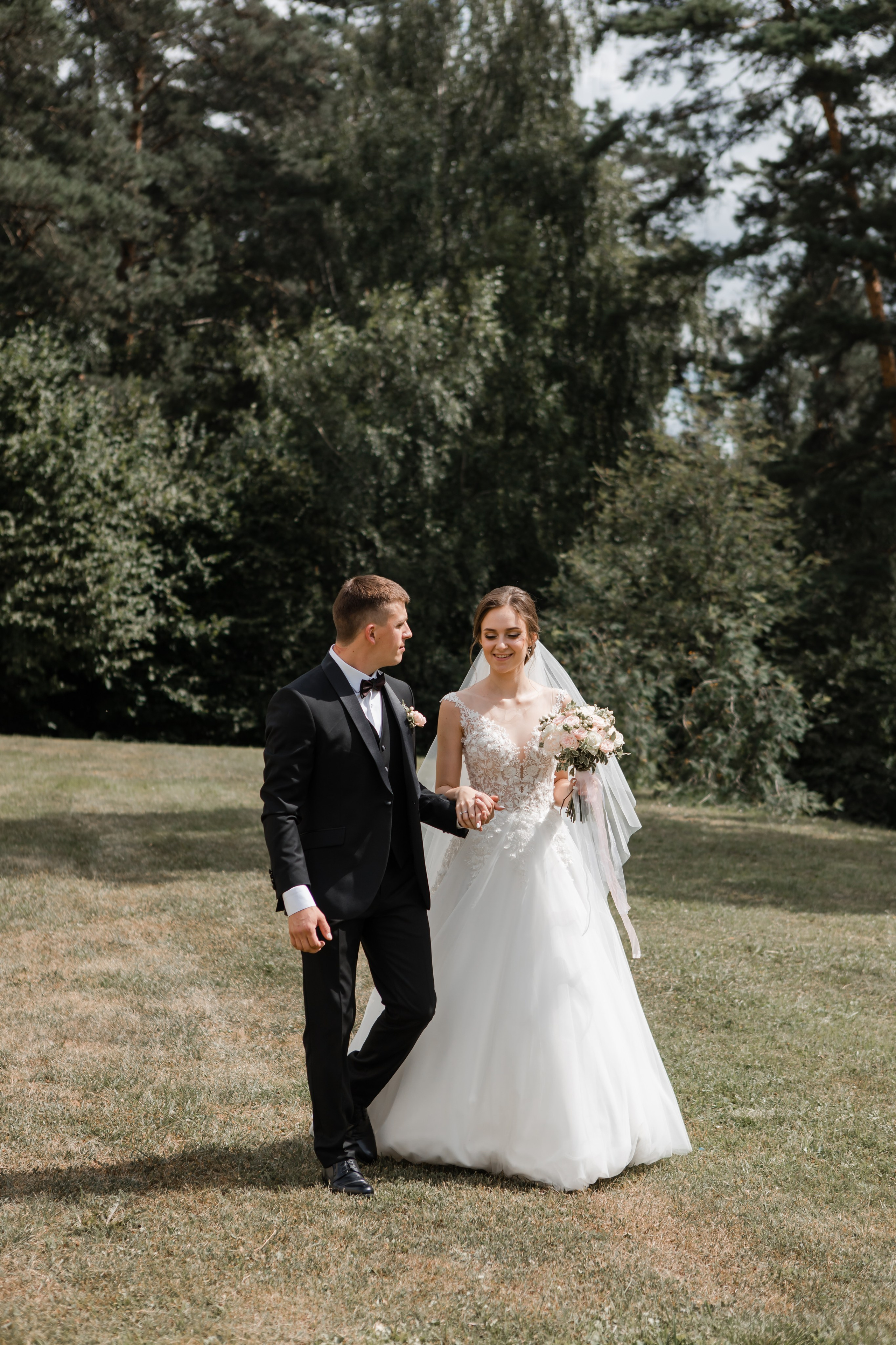 Свадебная фотосъемка Михаила и Ольги. День нашей свадьбы. Видеосъемка и фотосъемка свадеб. Фотограф и оператор на свадьбу. Видеосъемка подкастов, собственная видео-фотостудии. Предметная фотосъемка