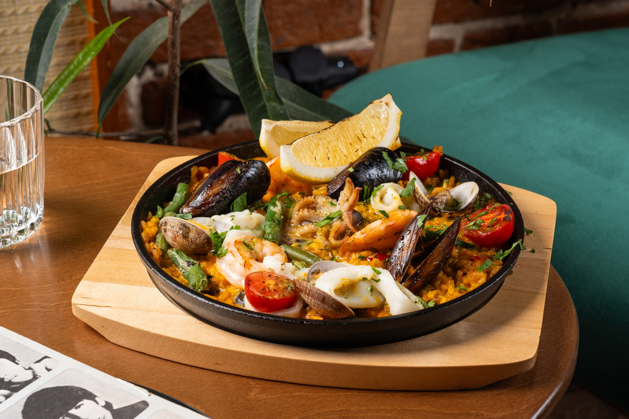 Food и предметный фотограф Никита Алексеев