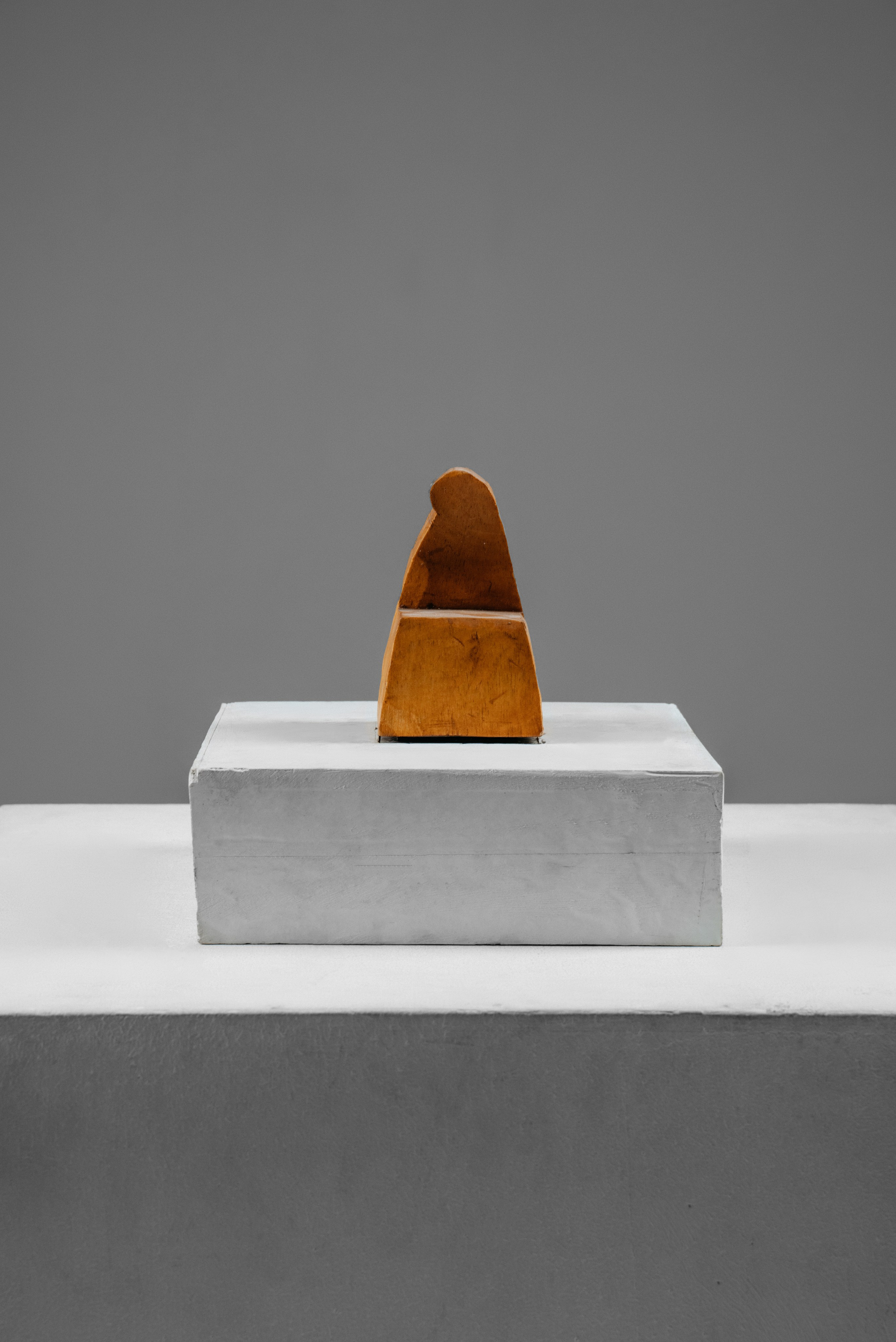 Скульптура "Благое молчание", 2023 год, дерево, гипс 7*7*7 без постамента