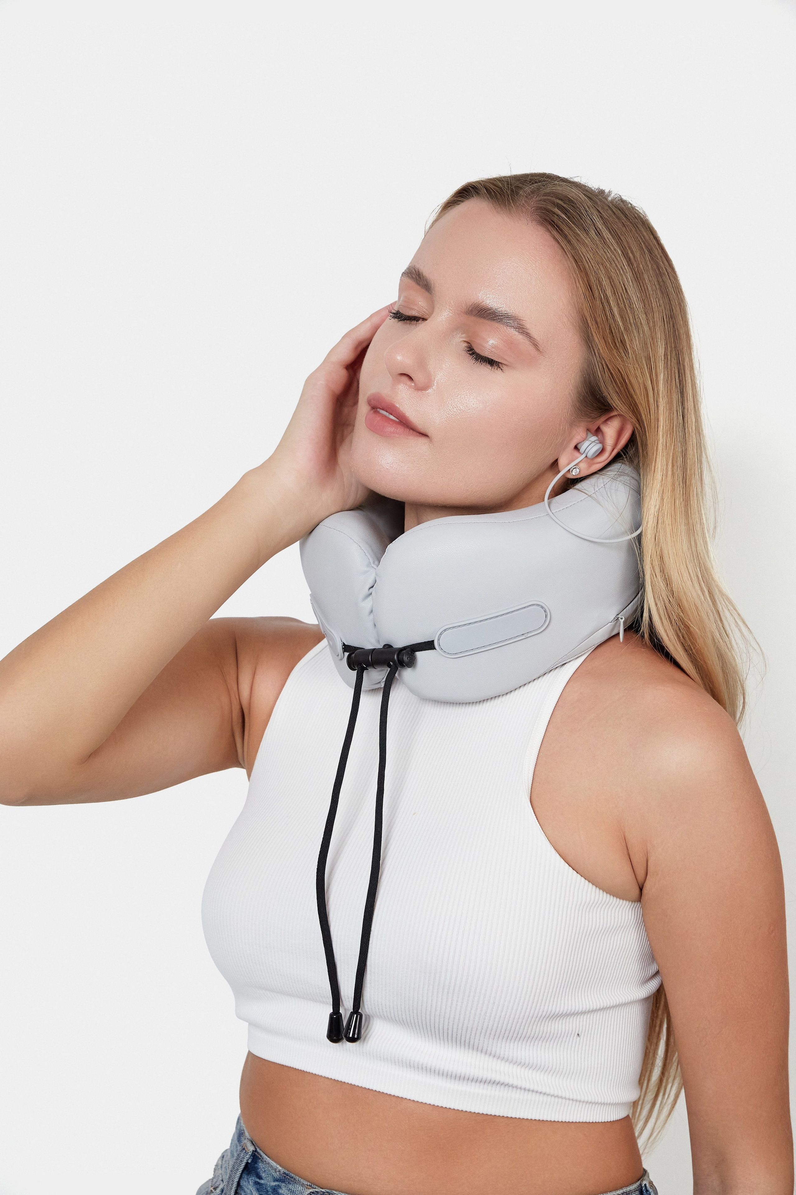 Фотосъемка с моделью на белом фоне. Коммерческий фотограф в Москве Павел Володин