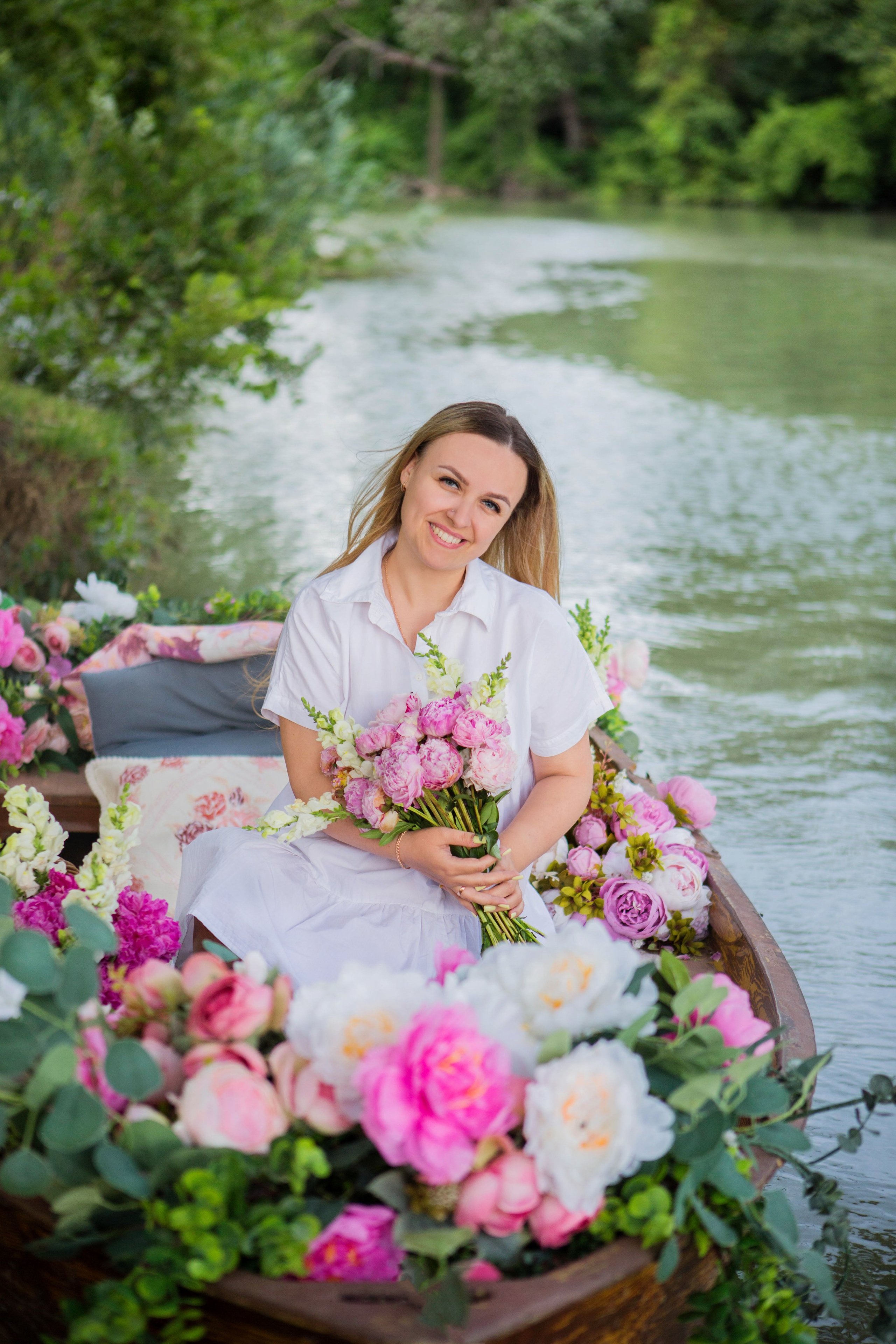 Лодка с пионами. Свадебный семейный и детский фотограф в Краснодаре Карина Федоровская