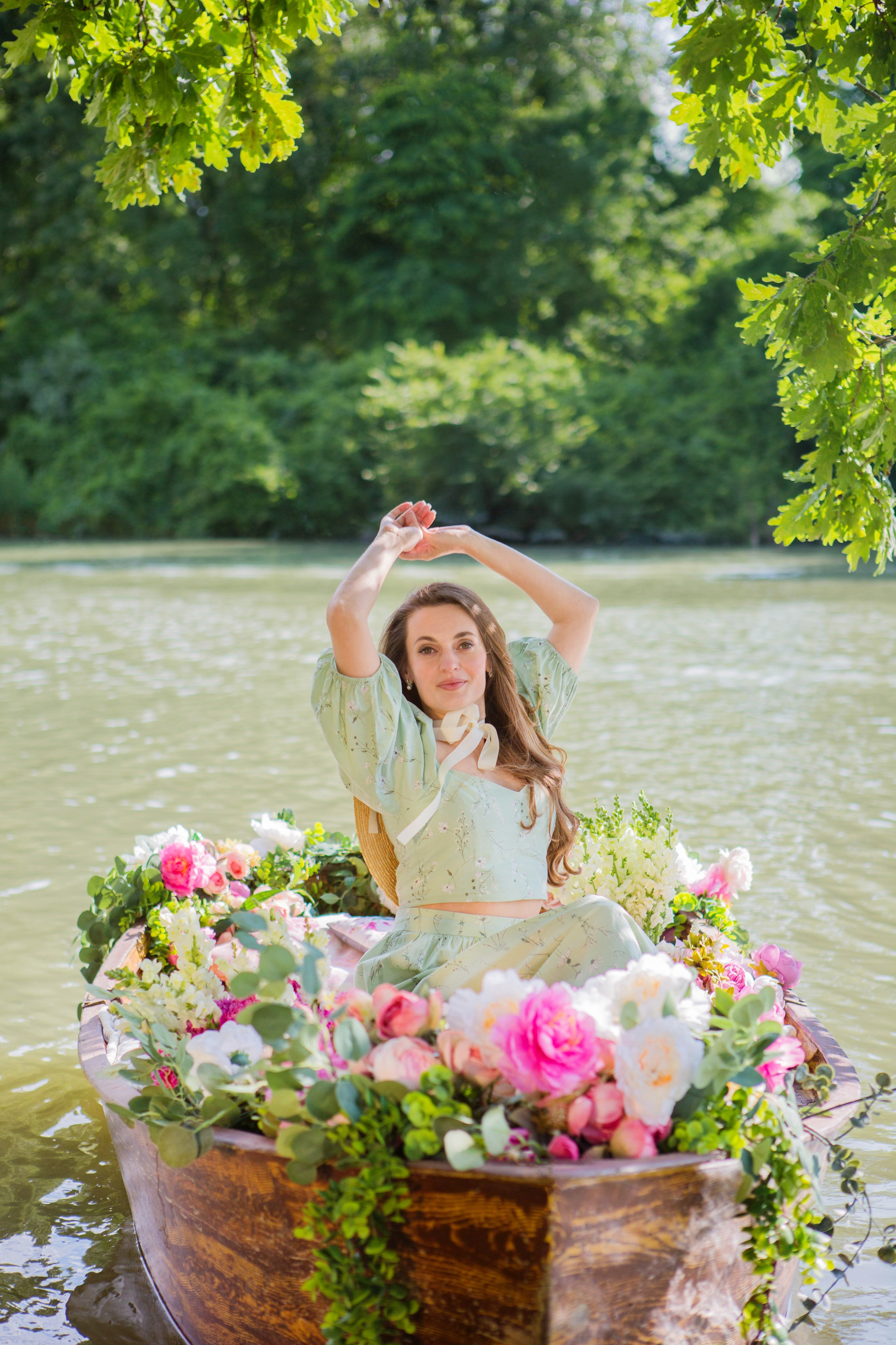 Лодка с пионами. Свадебный семейный и детский фотограф в Краснодаре Карина Федоровская