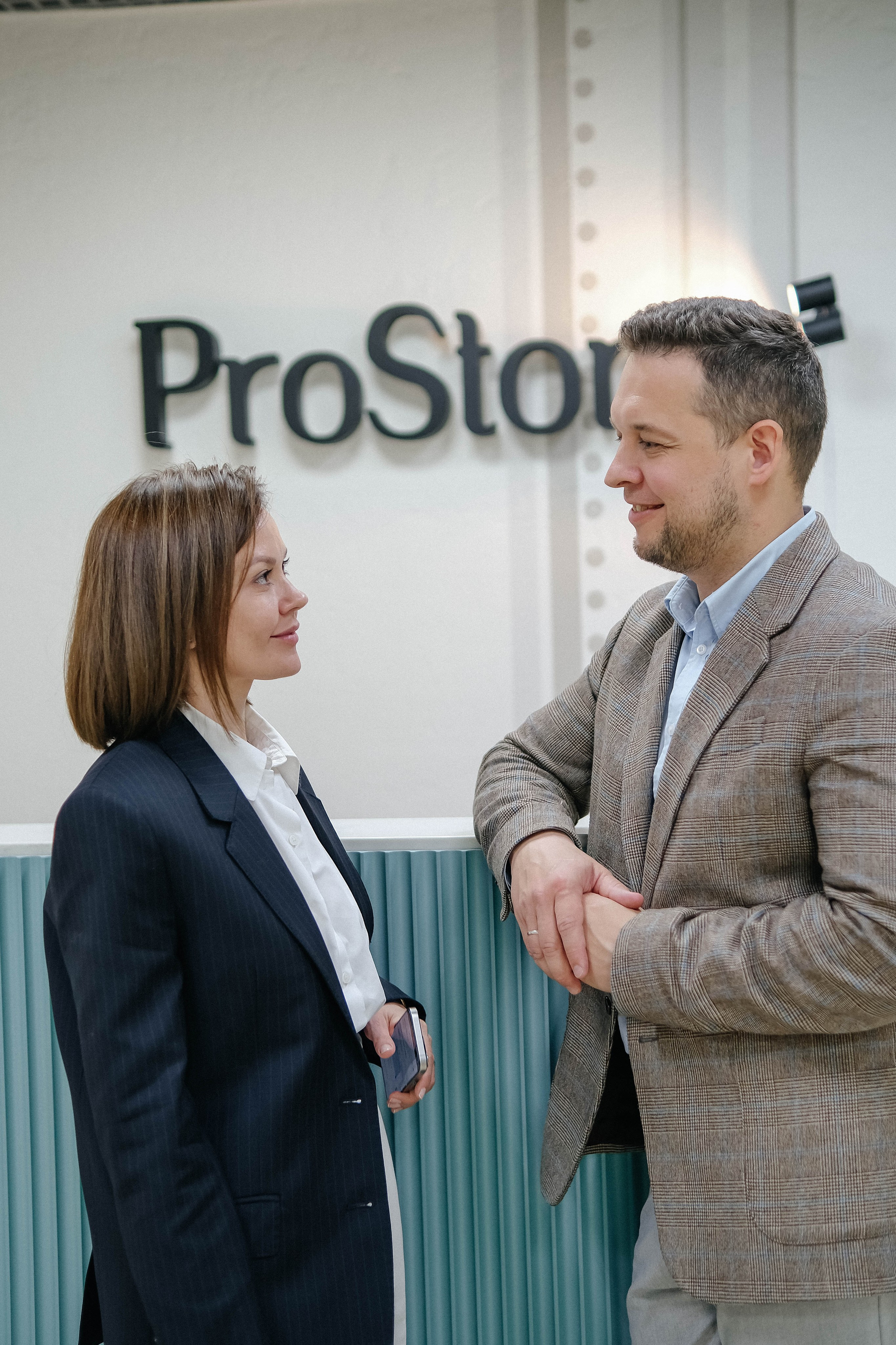 Съемка на визитки сотрудников агенства недвижимости + лайф фото. Главная