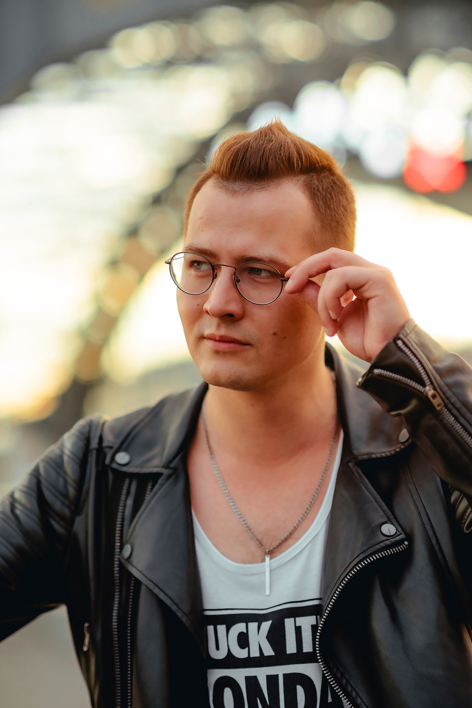 Молодой человек в очках. Мужская портретная фотосъемка