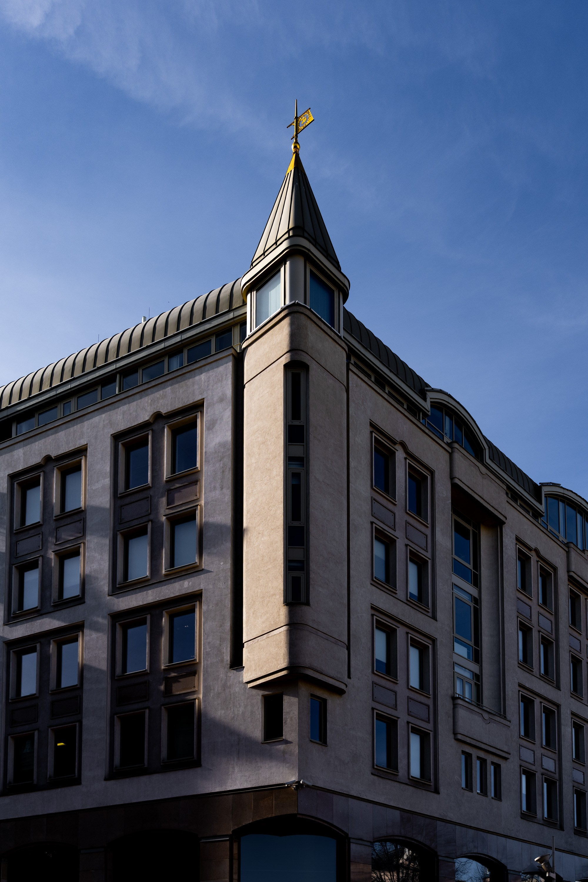 Свет и тень в городе. Фотограф в Москве. Шахабудин