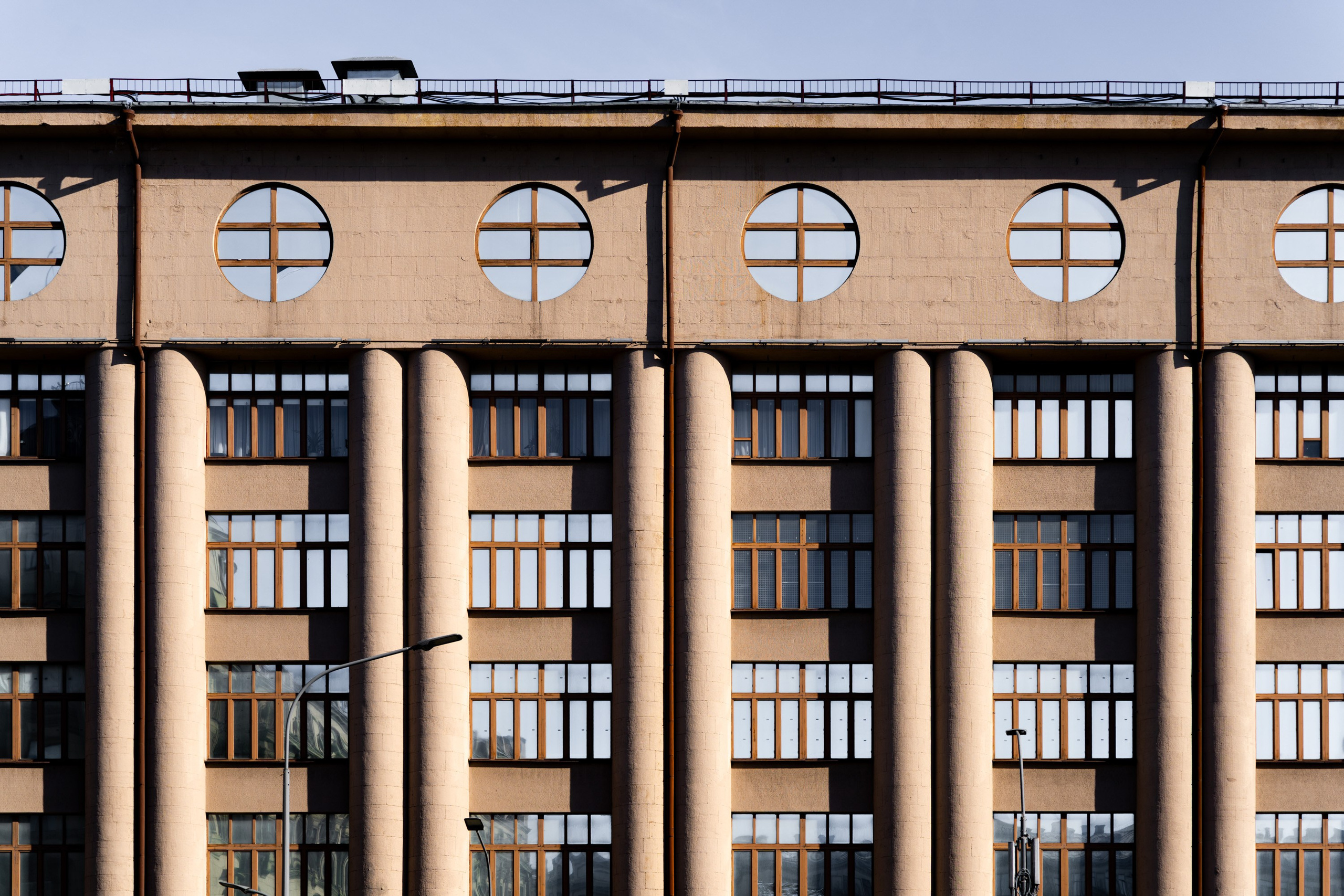 Свет и тень в городе. Фотограф в Москве. Шахабудин