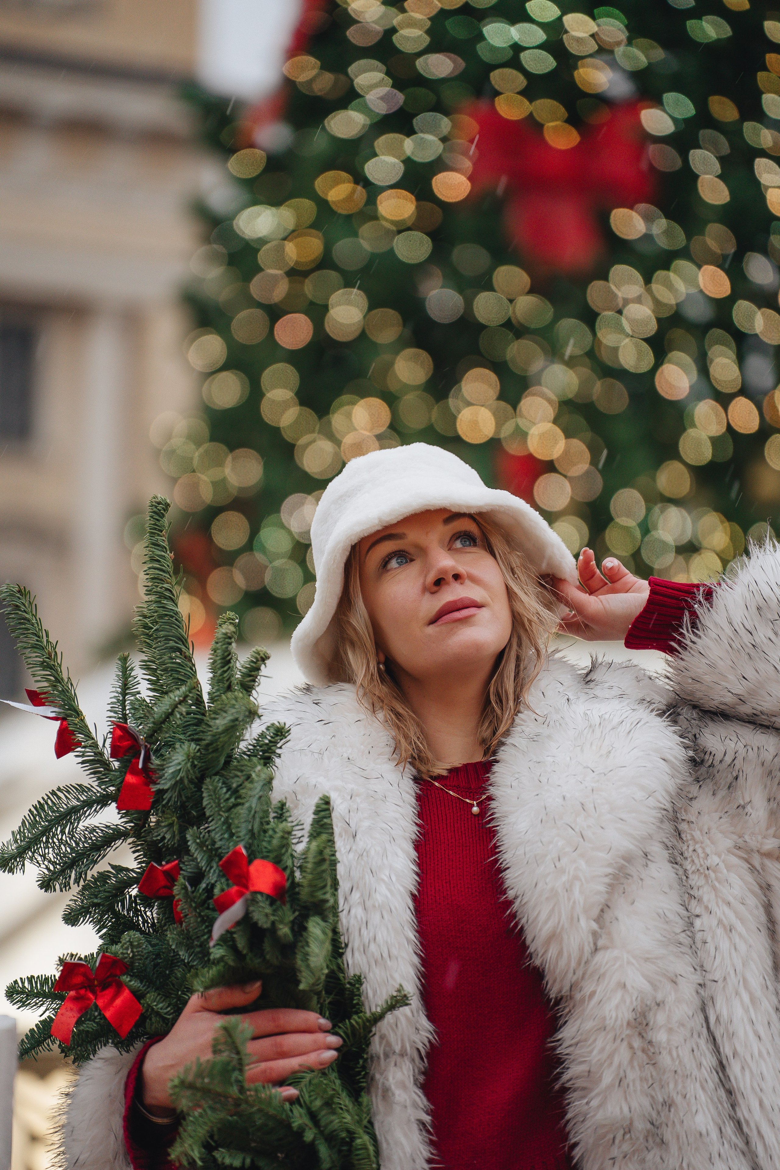 ПРОГУЛКА НА МАНЕЖНОЙ ПЛОЩАДИ ДЛЯ ДЕВУШКИ ПЕРЕД НОВЫМ ГОДОМ (НОВОГОДНЯЯ ФОТОСЕССИИЯ НА МАНЕЖНОЙ ПЛОЩАДИ). Профессиональный фотограф, Санкт-Петербург — Виктория Богомолова