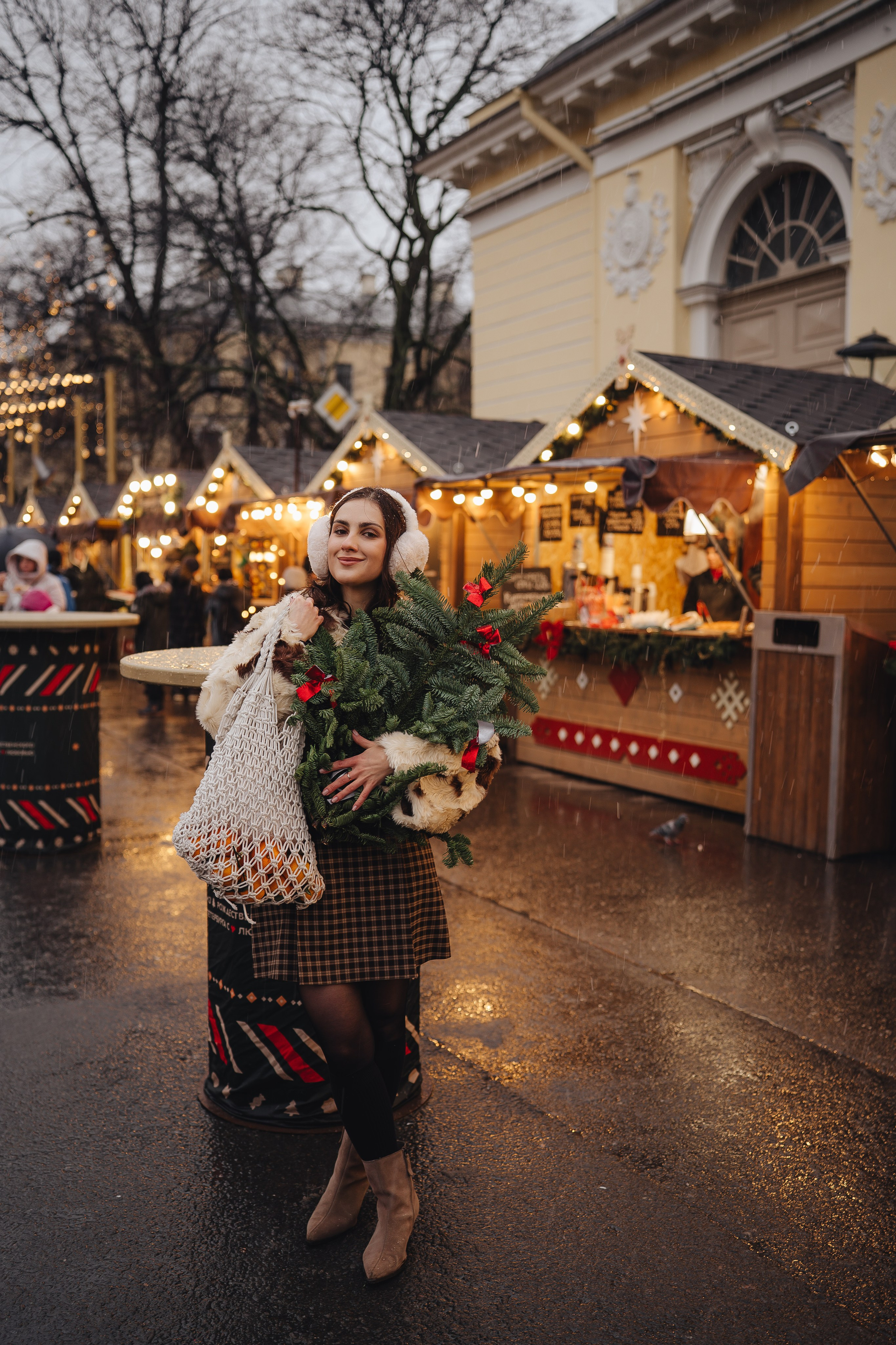 ПРОГУЛКА НА МАНЕЖНОЙ ПЛОЩАДИ ДЛЯ ДЕВУШКИ ПЕРЕД НОВЫМ ГОДОМ (НОВОГОДНЯЯ ФОТОСЕССИИЯ НА МАНЕЖНОЙ ПЛОЩАДИ). Профессиональный фотограф, Санкт-Петербург — Виктория Богомолова