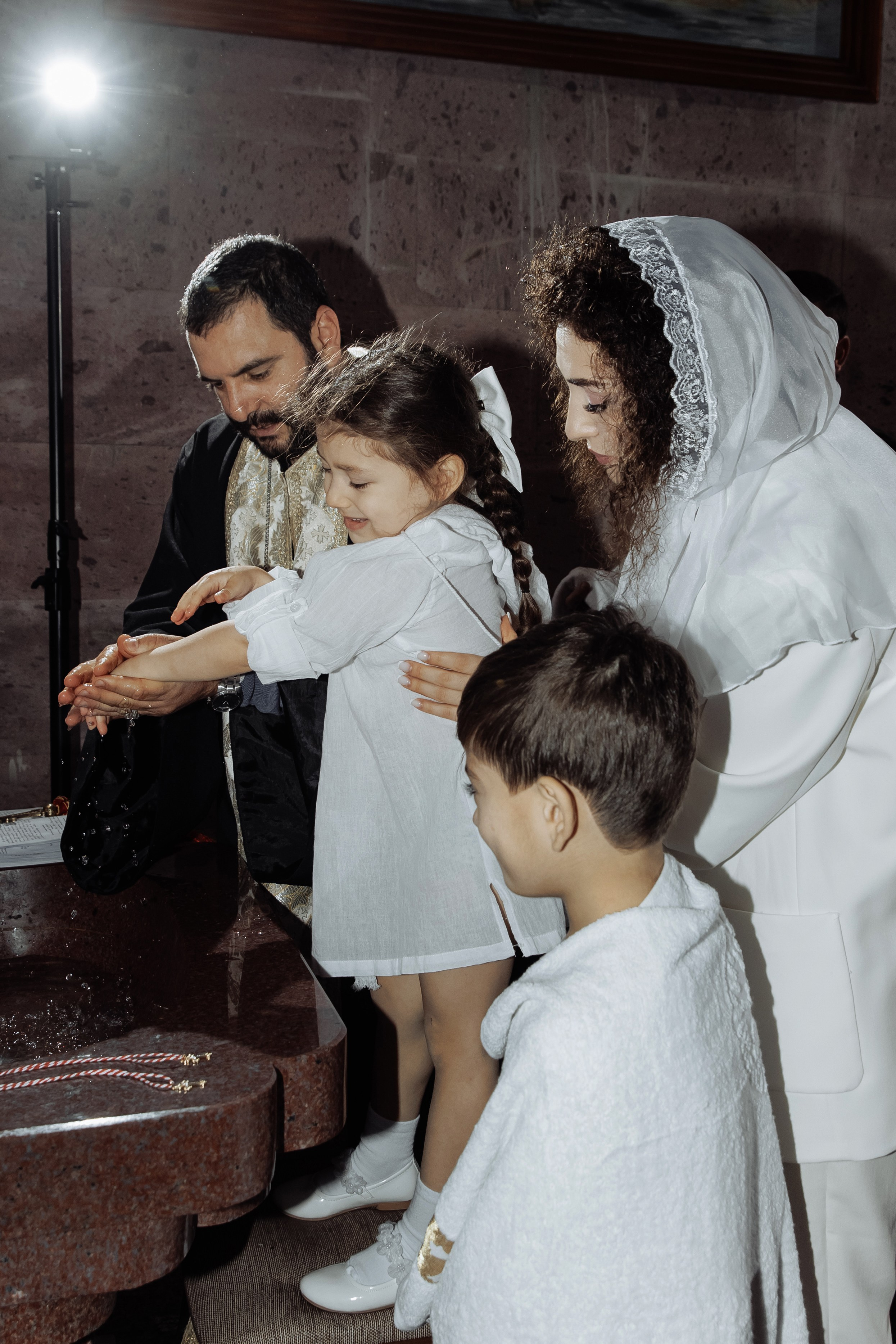 Крестины и день рождения. Семейный фотограф на крещение и венчание