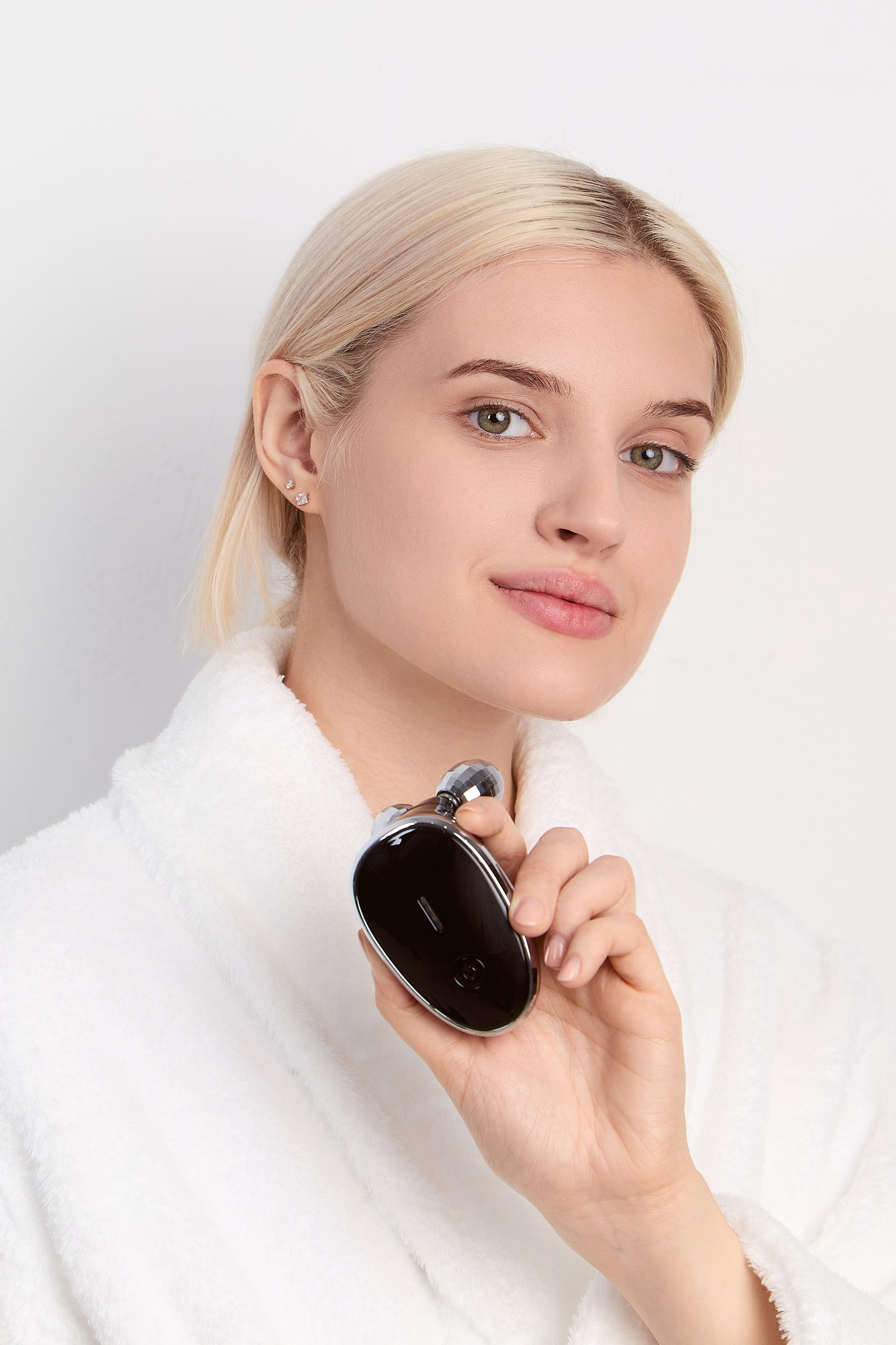 Съемка массажера для лица. Фотограф Руслан Потапов в Краснодаре