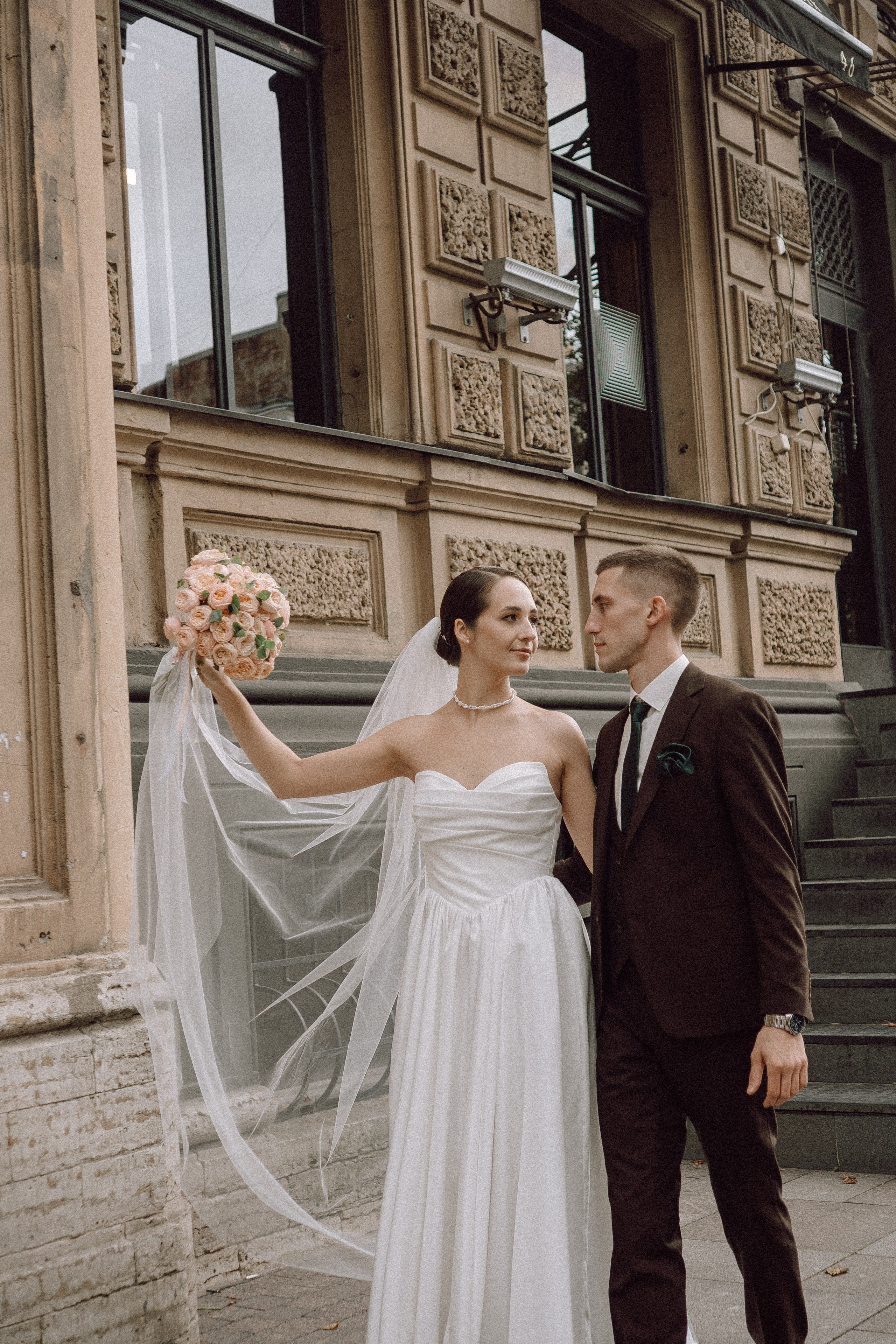 СВАДЕБНАЯ ПРОГУЛКА В САНТК-ПЕТЕРБУРГЕ (ИСАКИЕВСКИЙ СОБОР, ЗИМНЯЯ КАНАВКА, ЭРМИТАЖ И БОЛЬШАЯ МОРСКАЯ УЛИЦА). Профессиональный фотограф, Санкт-Петербург — Виктория Богомолова