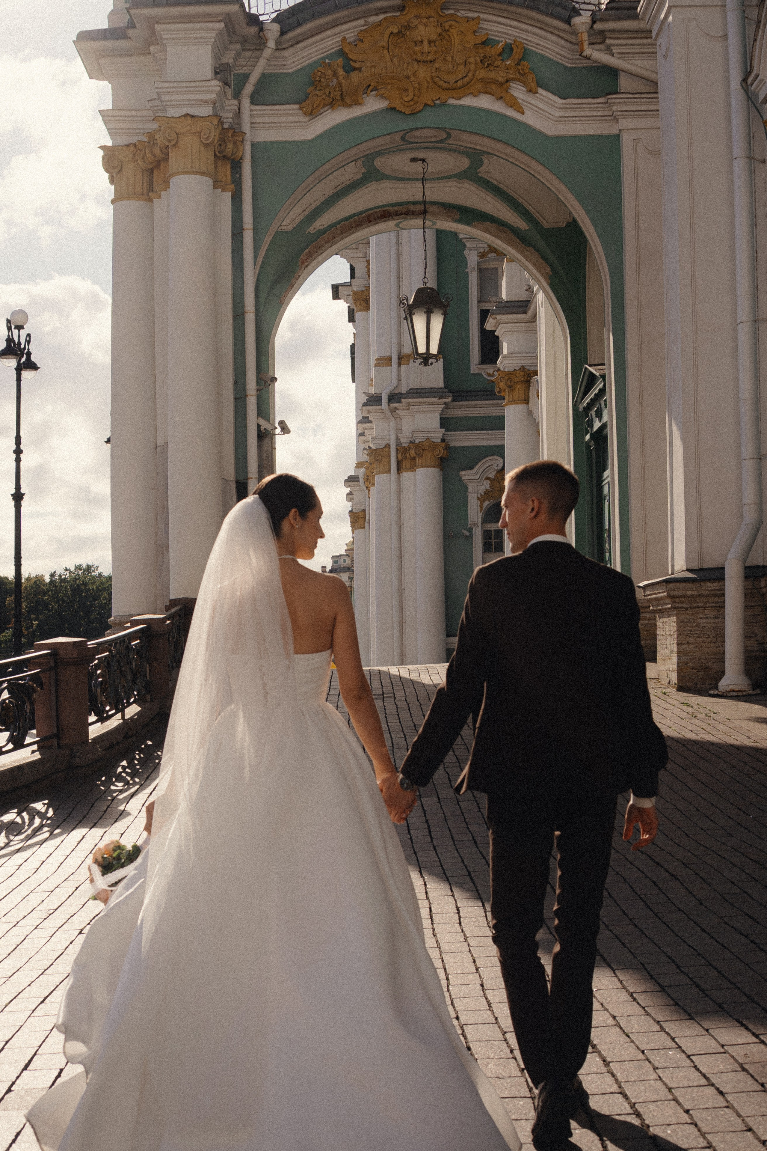 СВАДЕБНАЯ ПРОГУЛКА В САНТК-ПЕТЕРБУРГЕ (ИСАКИЕВСКИЙ СОБОР, ЗИМНЯЯ КАНАВКА, ЭРМИТАЖ И БОЛЬШАЯ МОРСКАЯ УЛИЦА). Профессиональный фотограф, Санкт-Петербург — Виктория Богомолова
