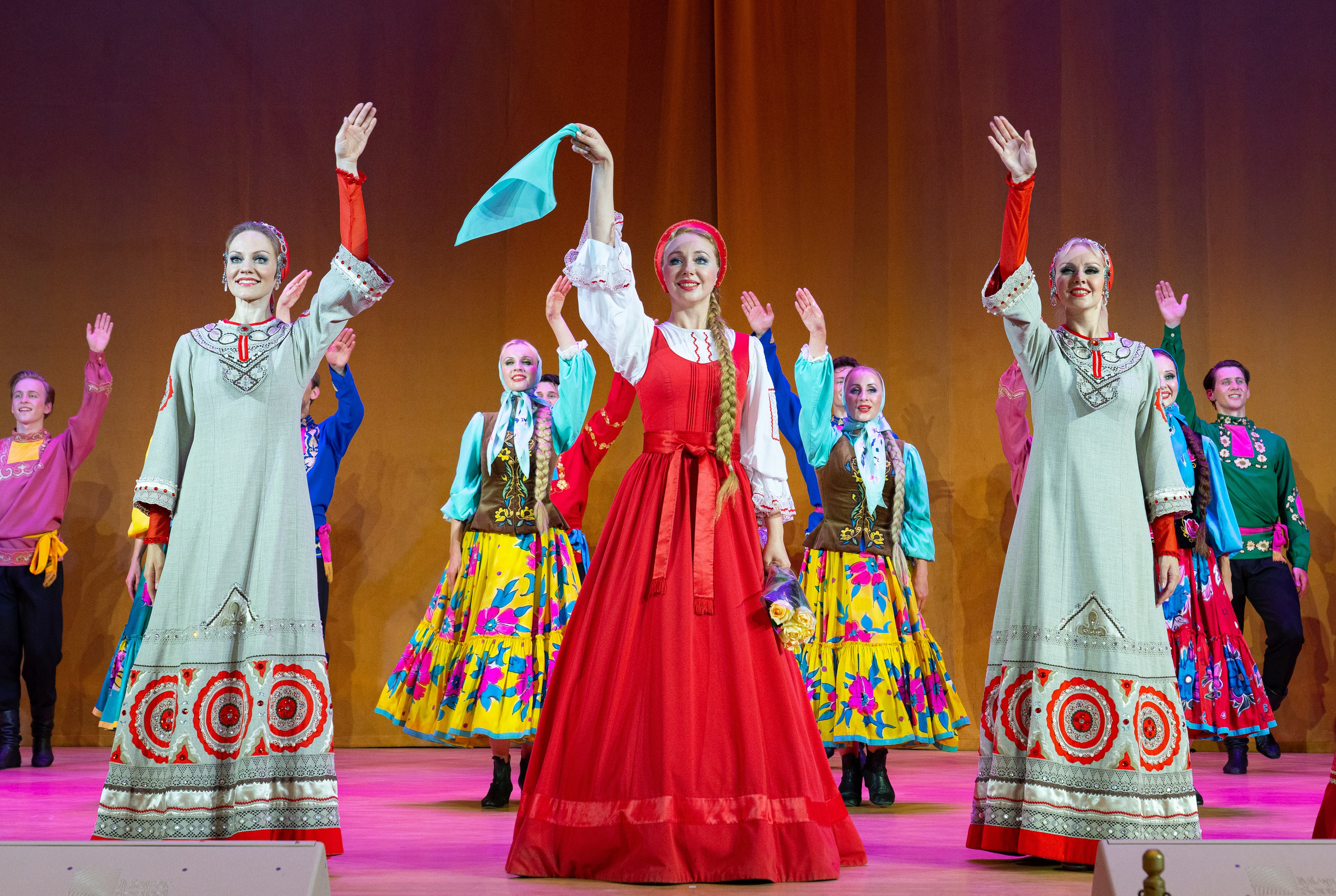 Ансамбль «Берёзка» им. Н. С. Надеждиной. Фотограф Николай Костюк
