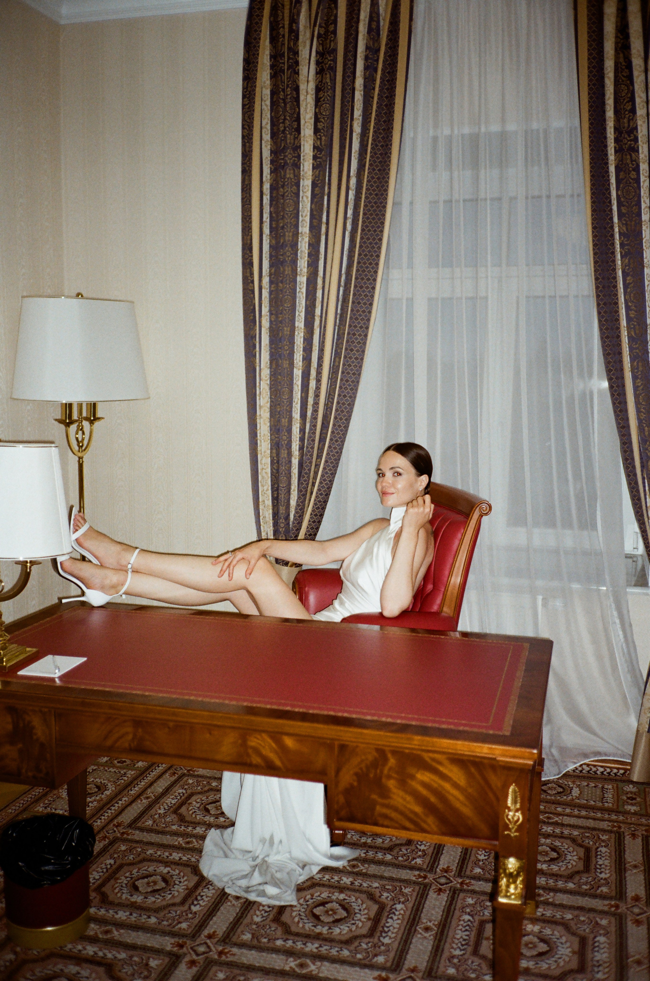 Свадебная фотосессия на пленку. Сестры Карабаза. Фотографы и ретушеры в Москве и Санкт-Петербурге