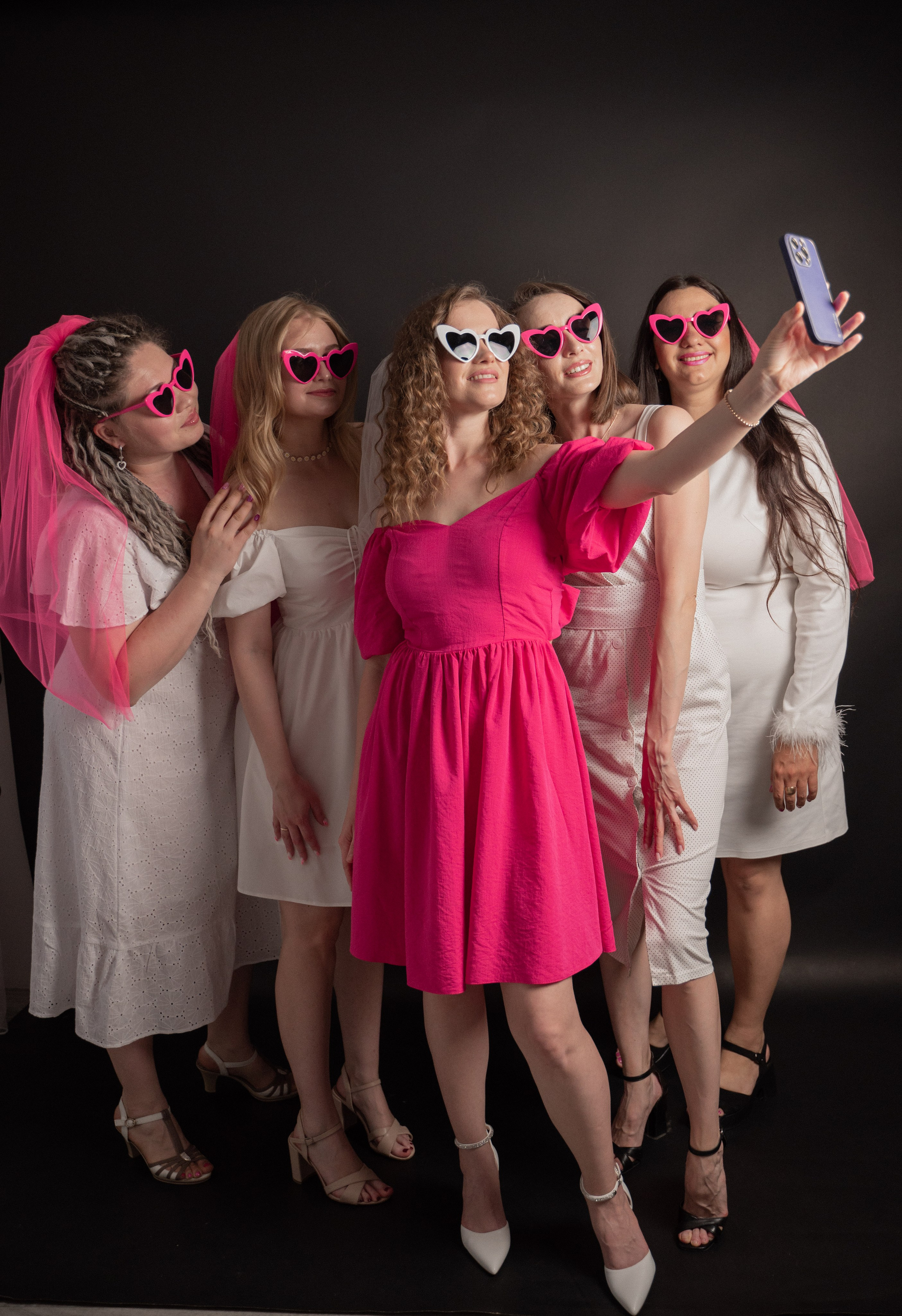 Подружки. ФОТОГРАФ/РУДНЫЙ/КОСТАНАЙ