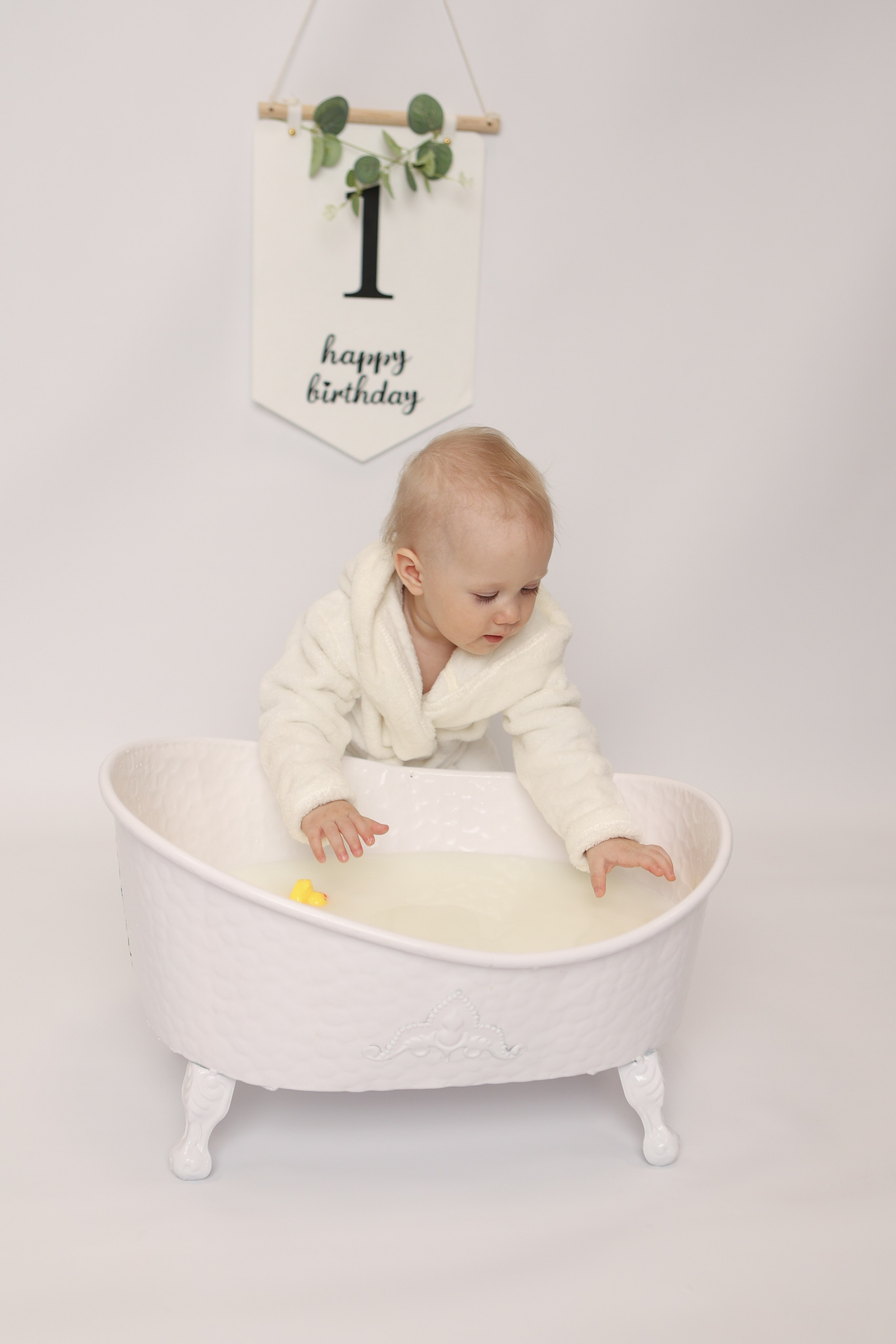 Молочные ванночки. Фотограф новорожденных. Детский и семейный фотограф Марьяна Юдина